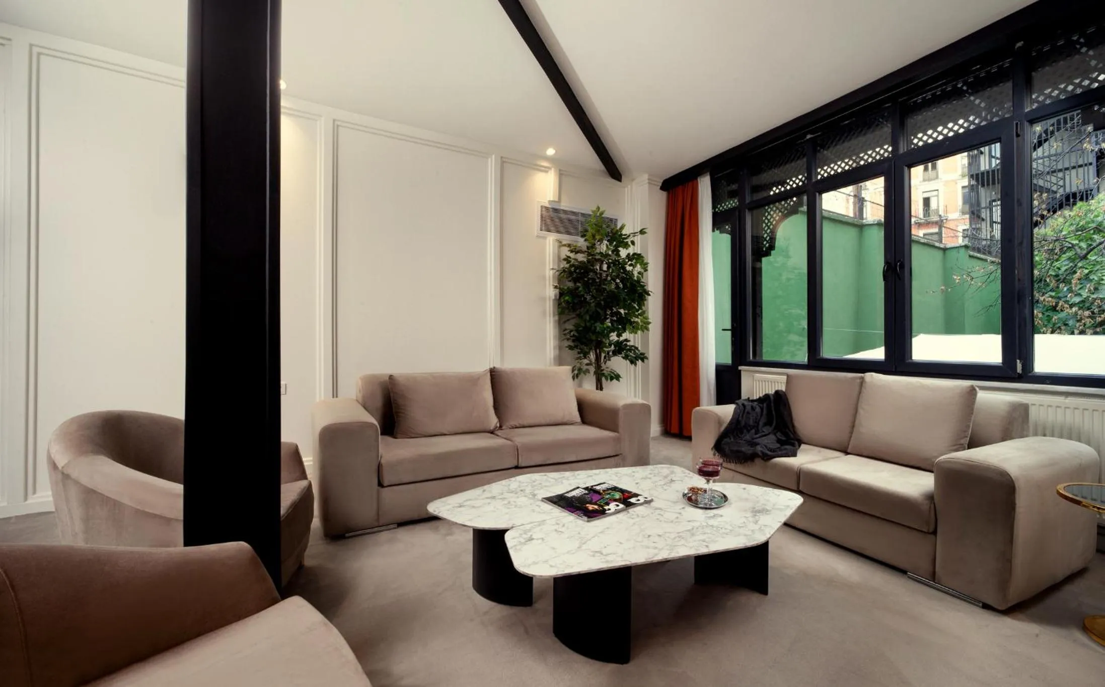 Living room in Walton Gardens Pera