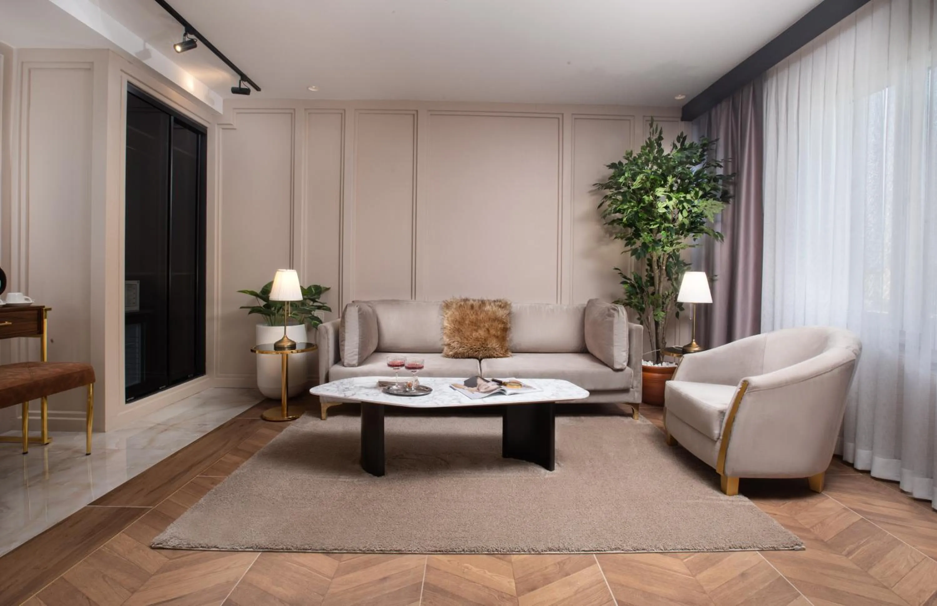 Seating area in Walton Gardens Pera