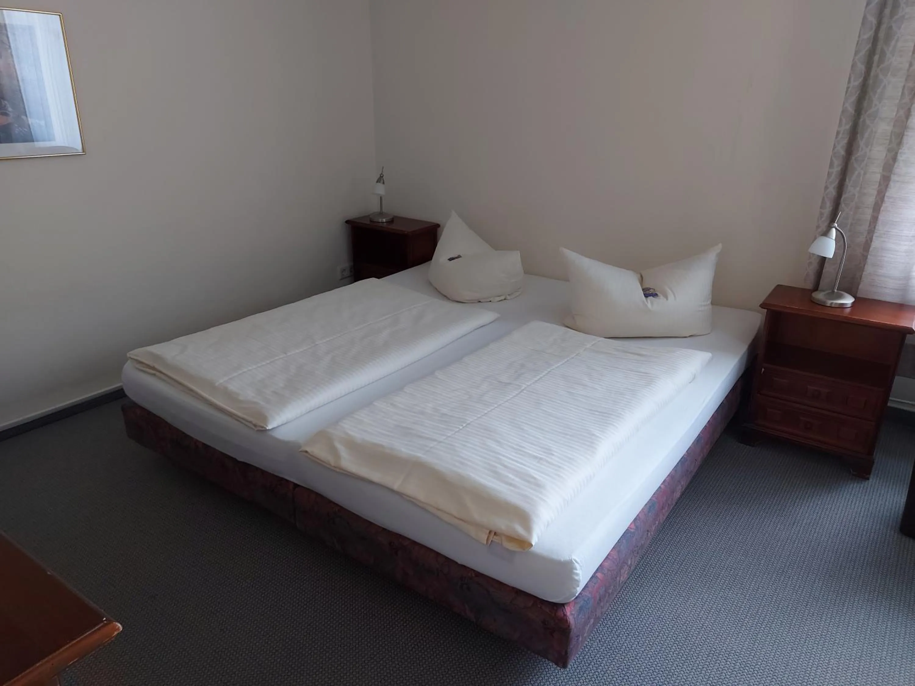 Photo of the whole room, Bed in An der Stadthalle