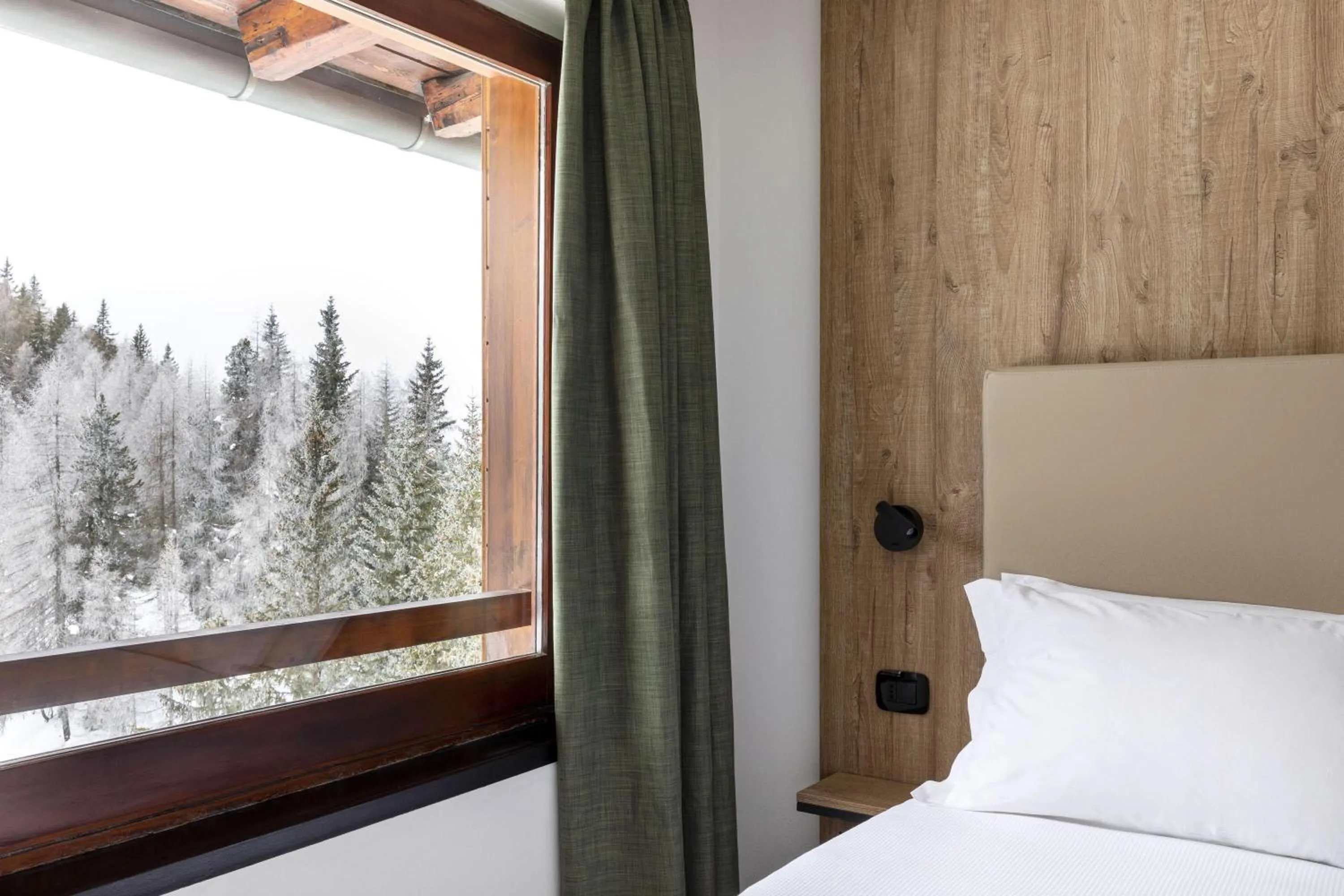 Photo of the whole room, Bed in B&B Hotel Passo Tre Croci Cortina