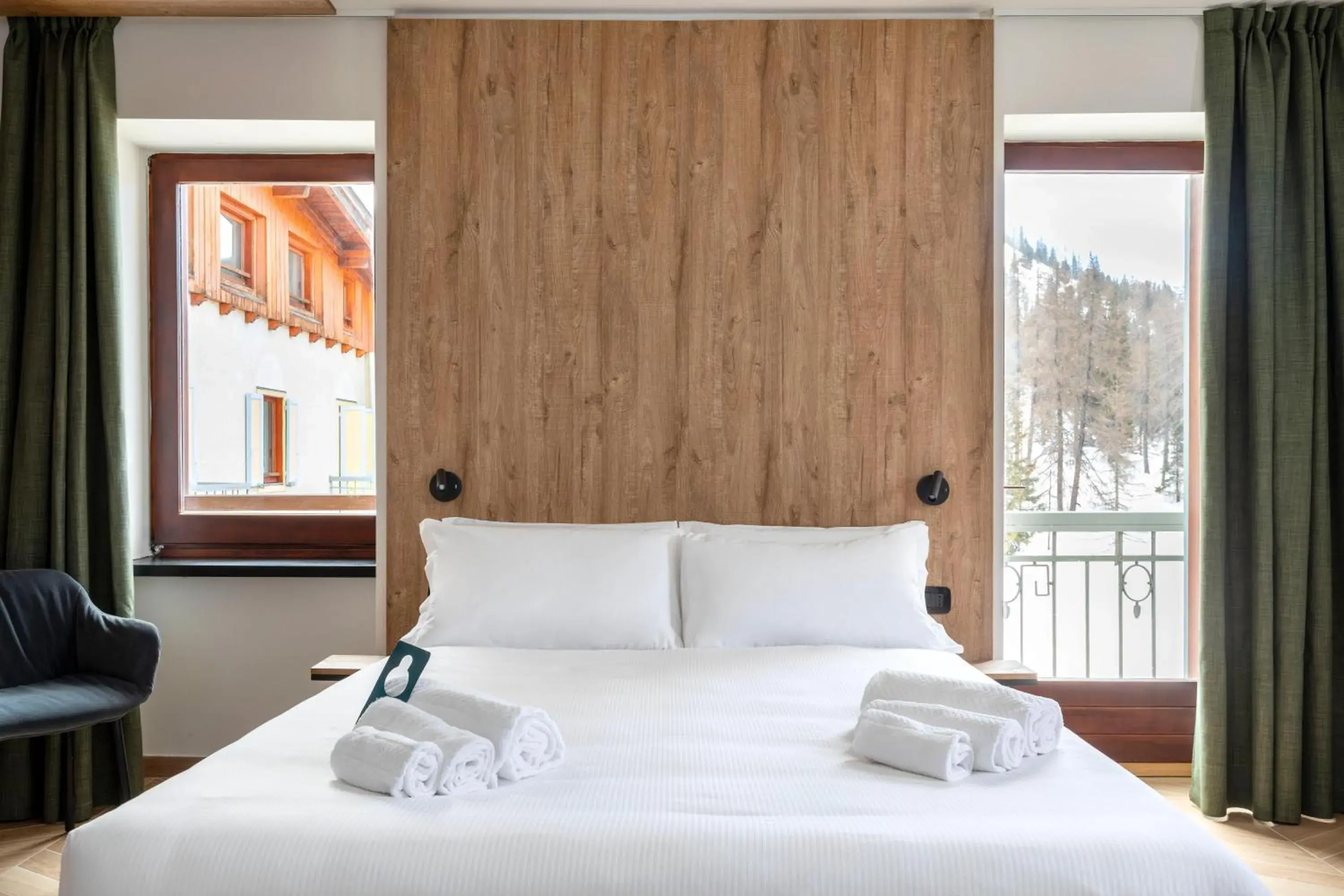 Quadruple Room with Mountain View in B&B Hotel Passo Tre Croci Cortina Quadruple Room with Mountain View in B&B Hotel Passo Tre Croci Cortina