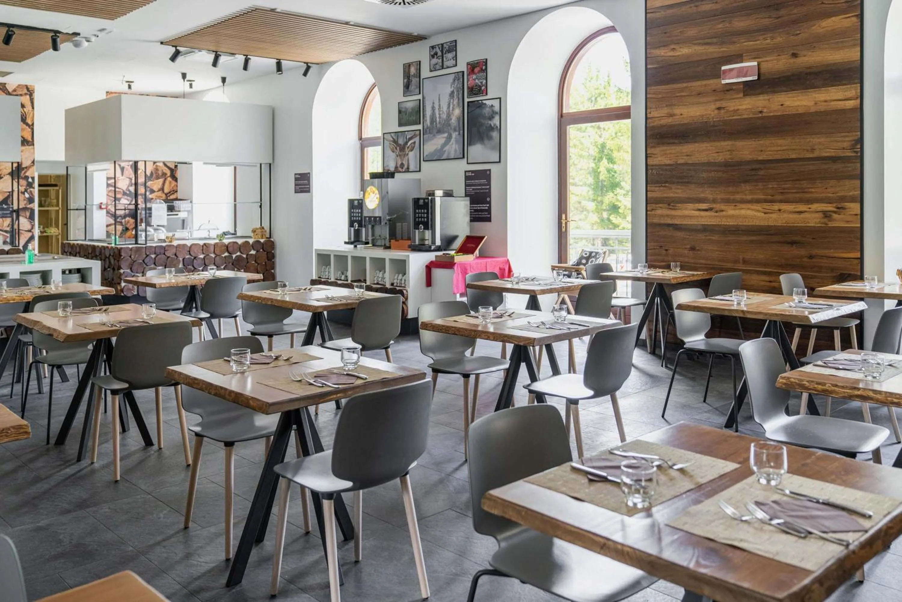 Restaurant/places to eat in B&B Hotel Passo Tre Croci Cortina