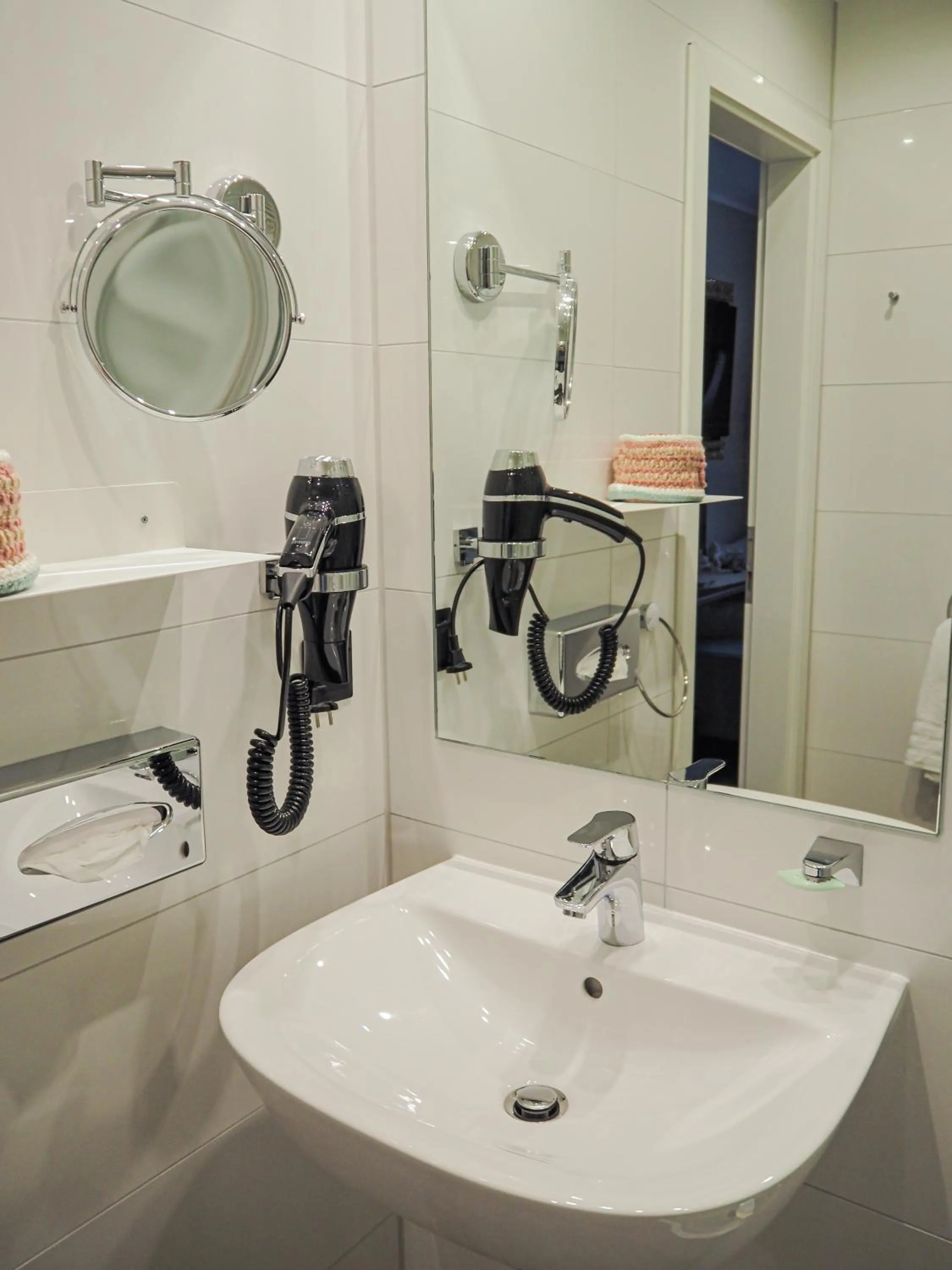 Bathroom in Tante ALMA's Mülheimer Hotel