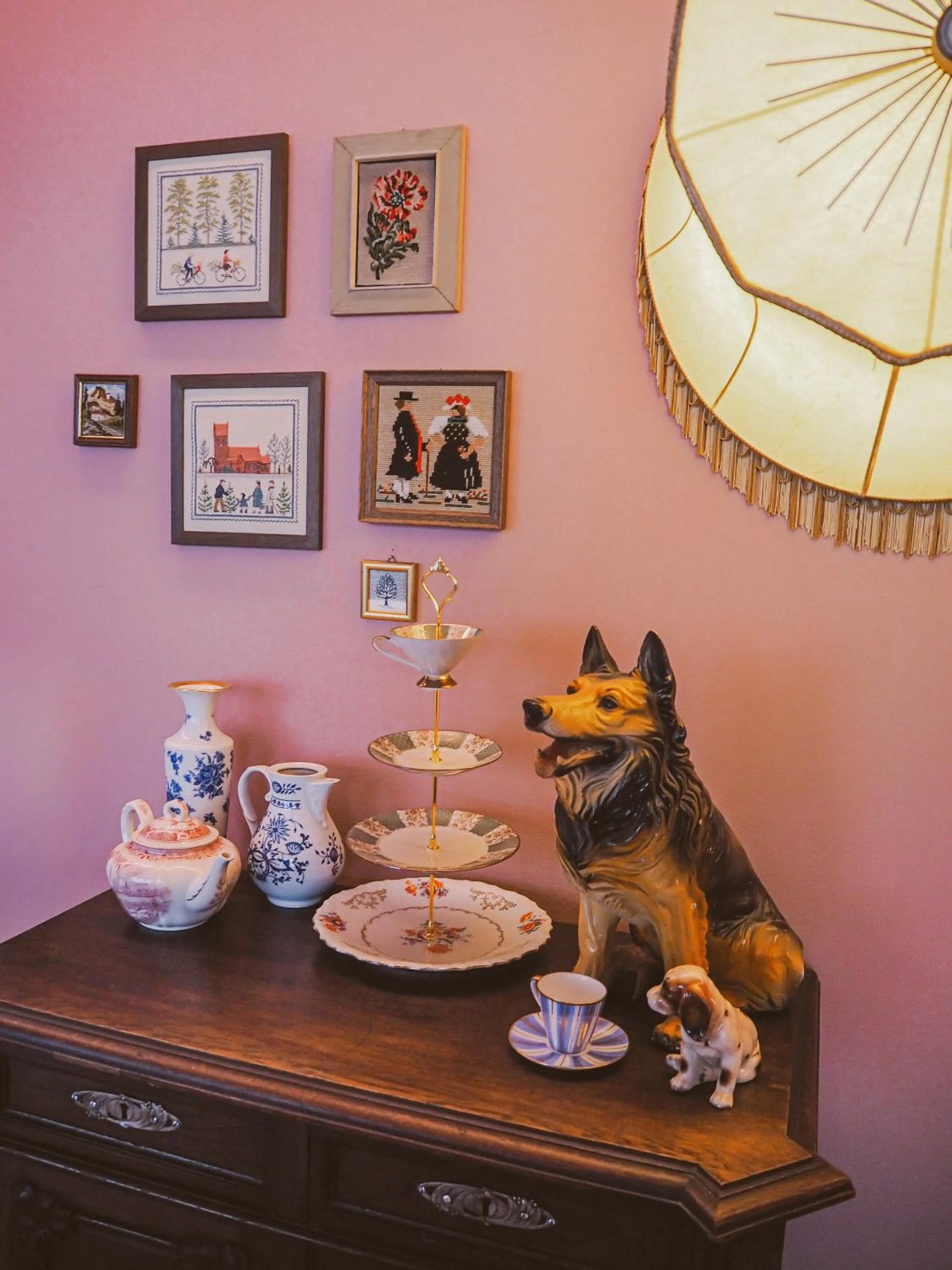 Decorative detail in Tante ALMA's Mülheimer Hotel