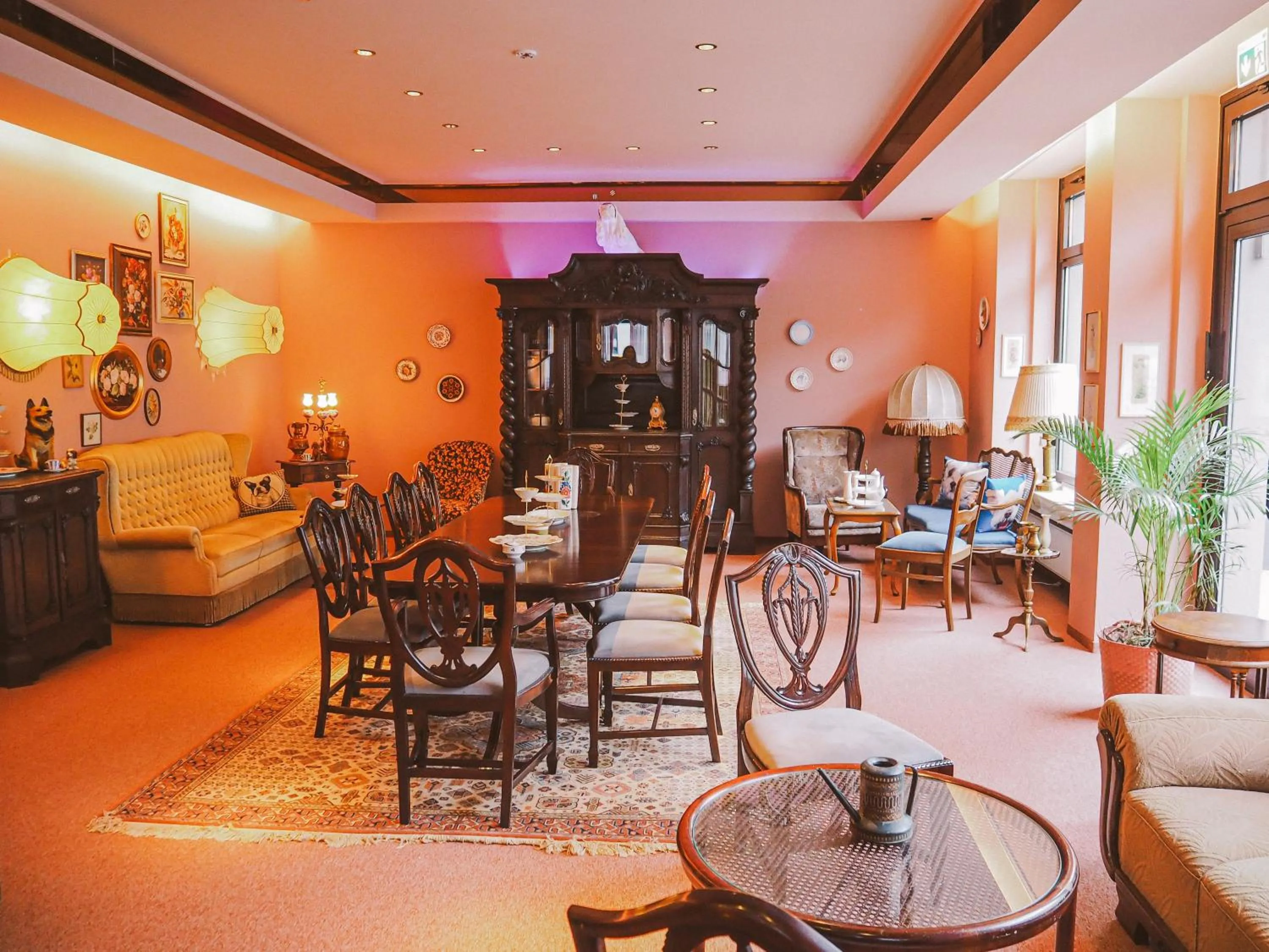 Seating area in Tante ALMA's Mülheimer Hotel