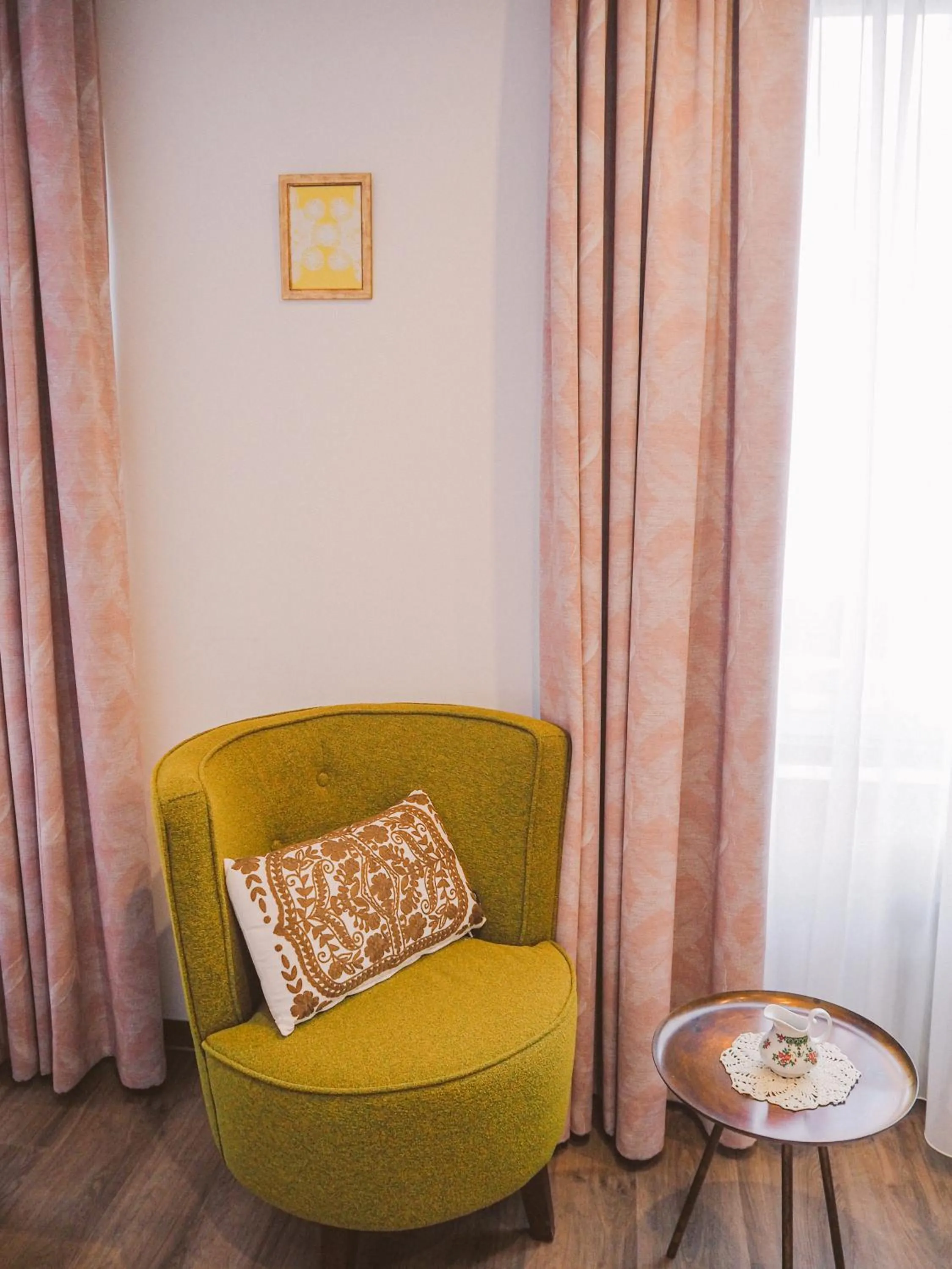 Seating area in Tante ALMA's Mülheimer Hotel