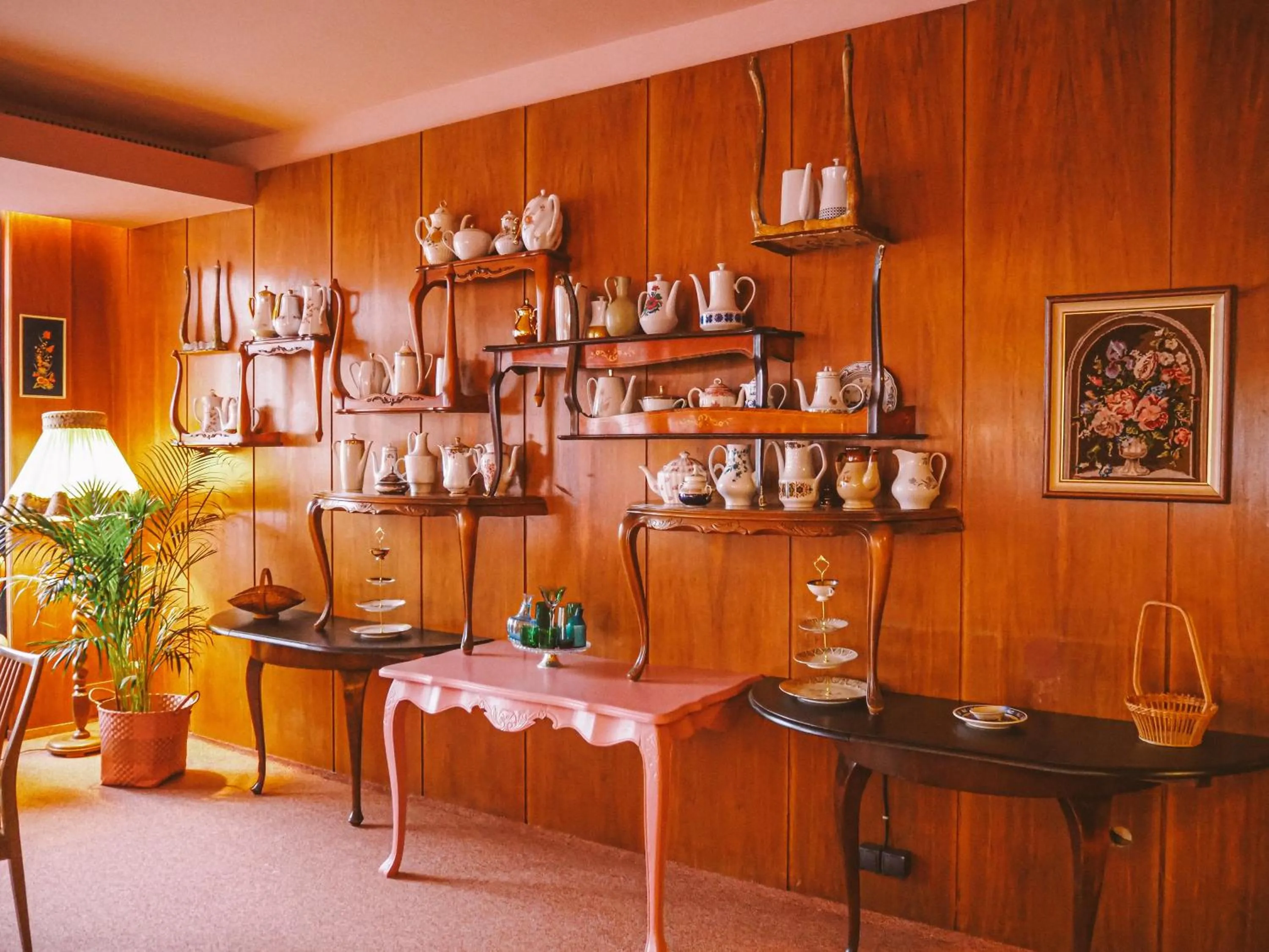 Decorative detail in Tante ALMA's Mülheimer Hotel