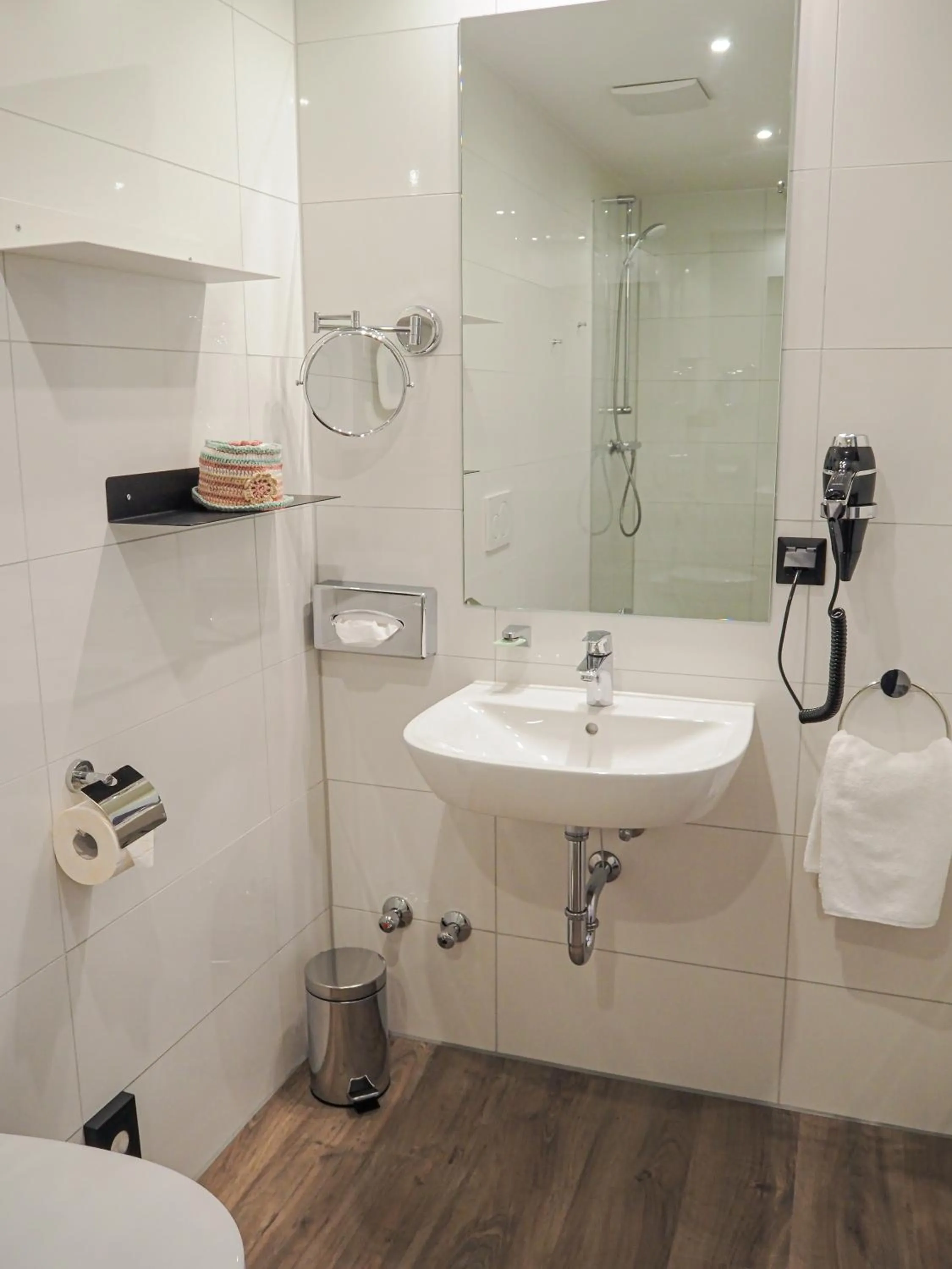 Bathroom in Tante ALMA's Mülheimer Hotel