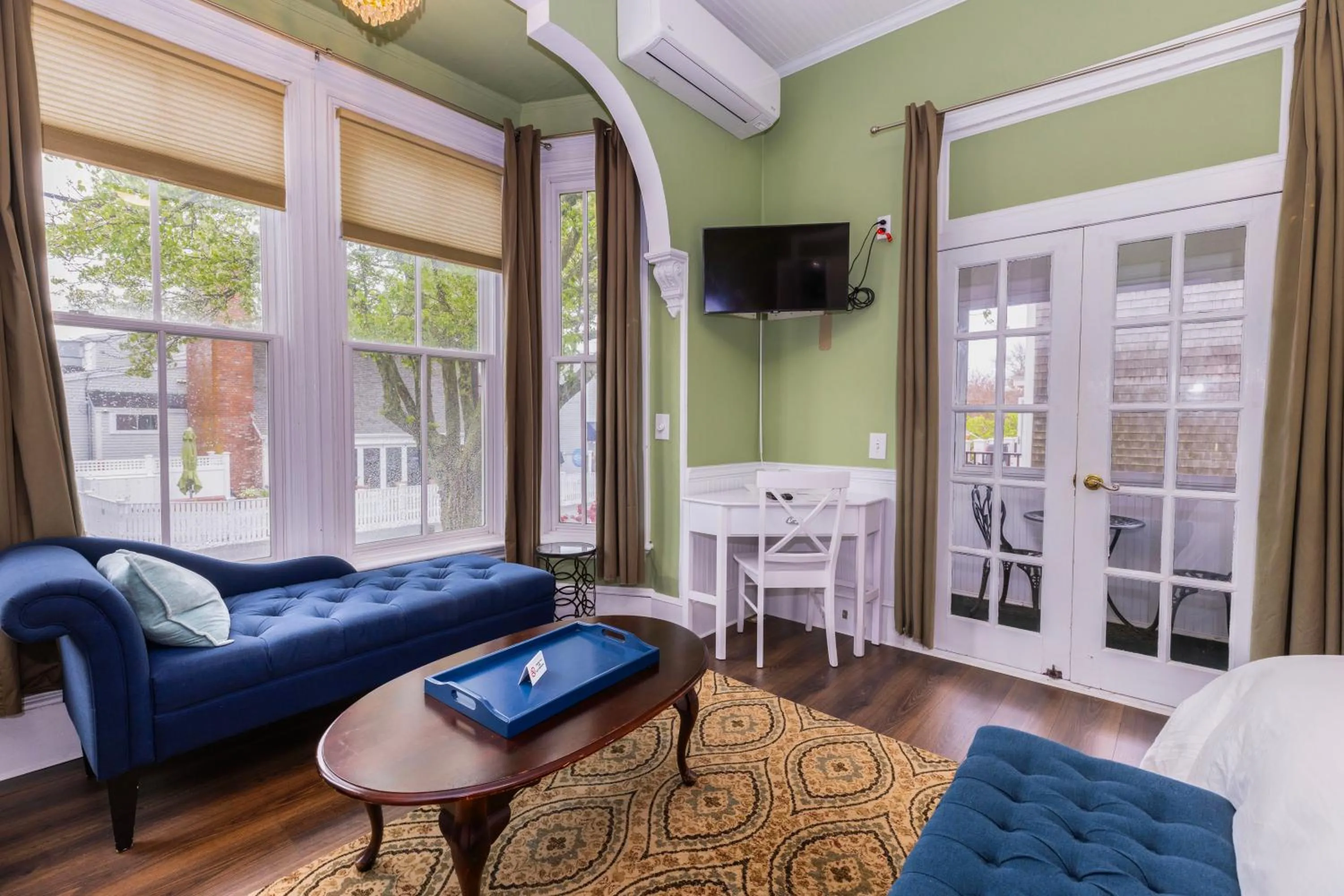 TV and multimedia in Prince Albert Guest House, Provincetown