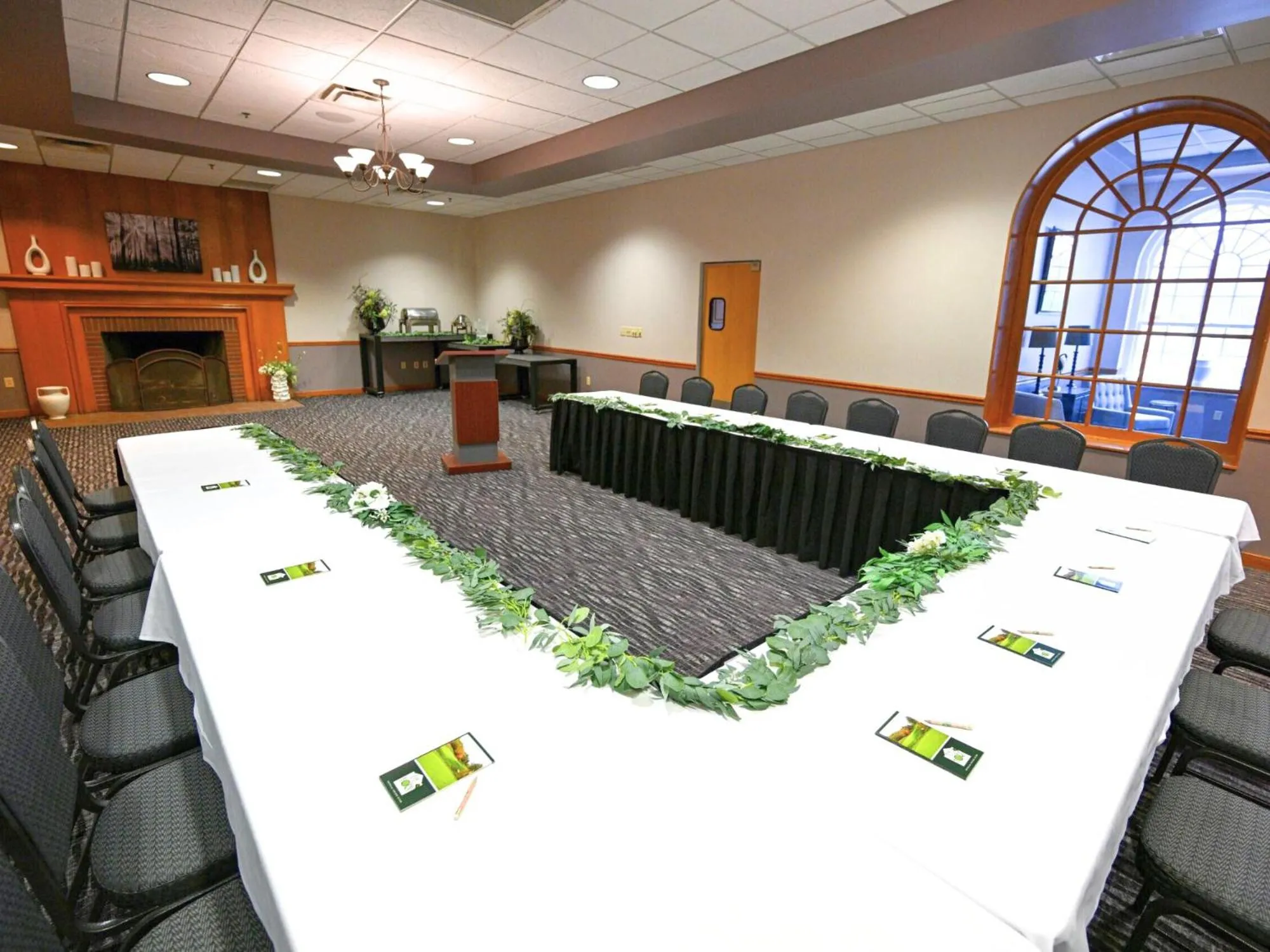 Meeting/conference room in Fort Harrison State Park Inn