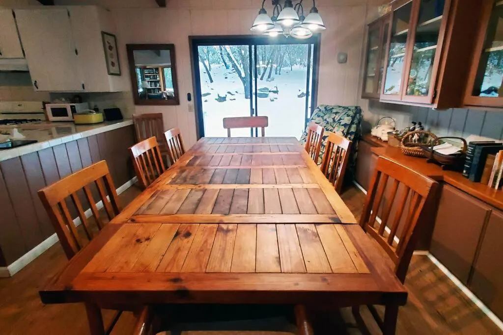 Living room in Pine Hills Cabin in Julian