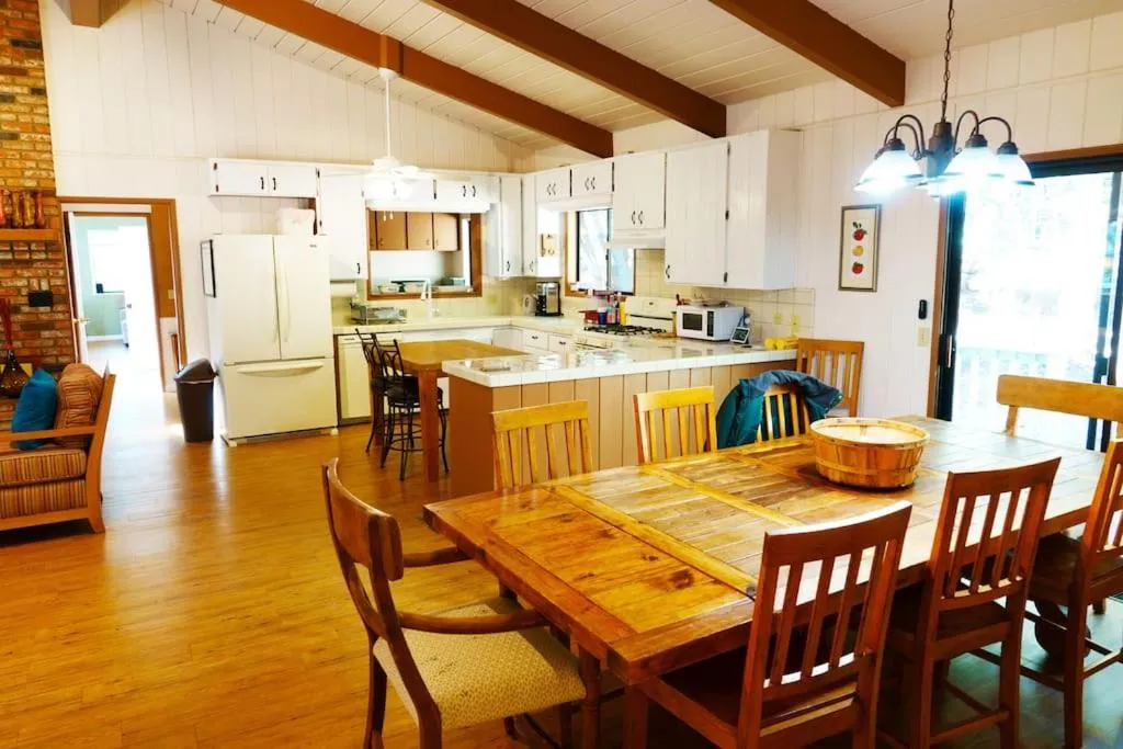 Kitchen or kitchenette in Pine Hills Cabin in Julian