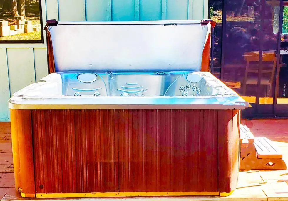 Hot Tub in Pine Hills Cabin in Julian