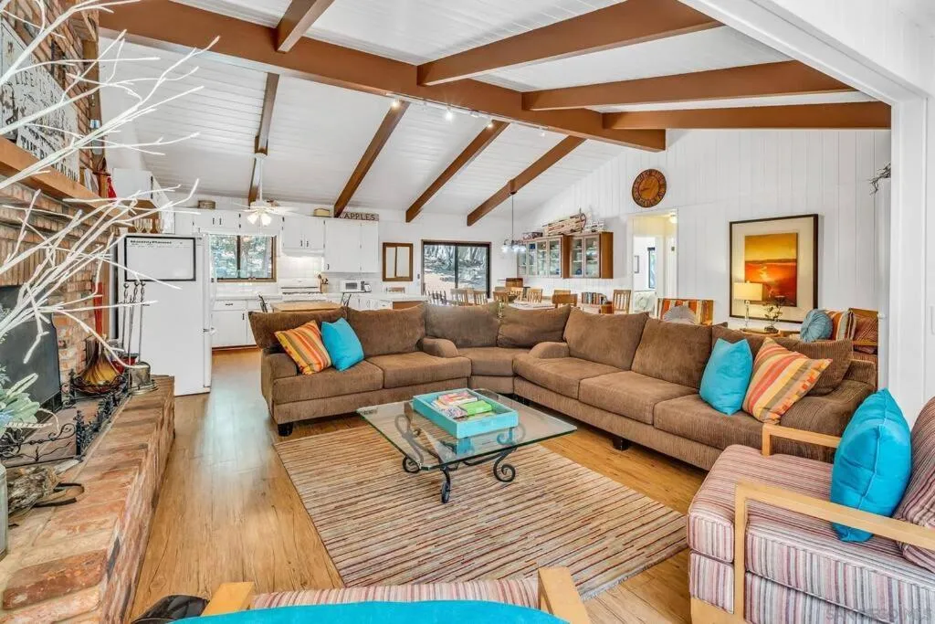 Living room in Pine Hills Cabin in Julian