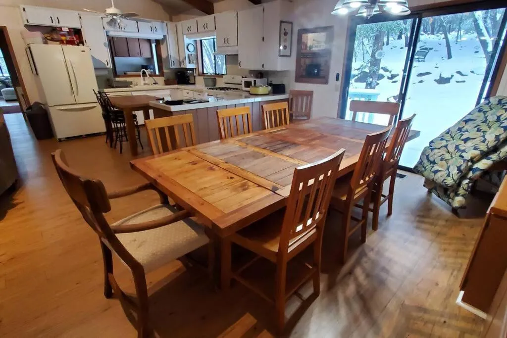 Living room in Pine Hills Cabin in Julian