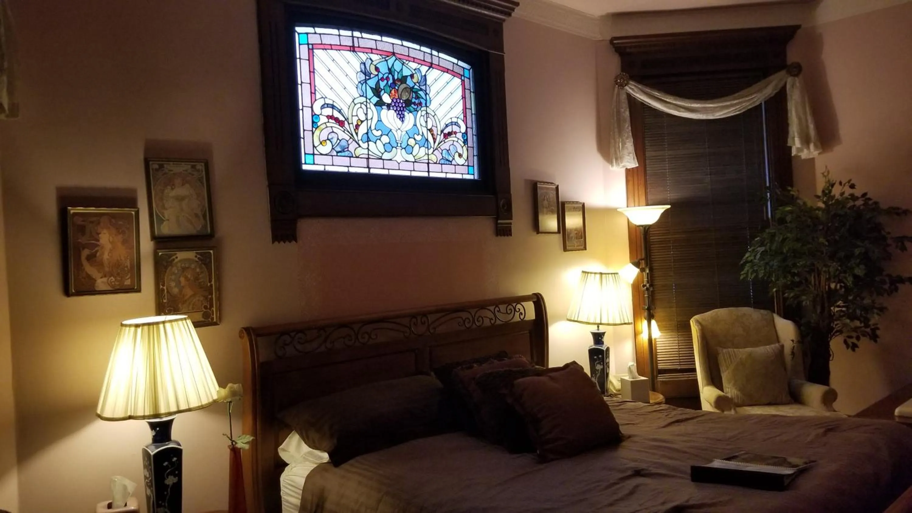 Bed in Old Northside Bed & Breakfast