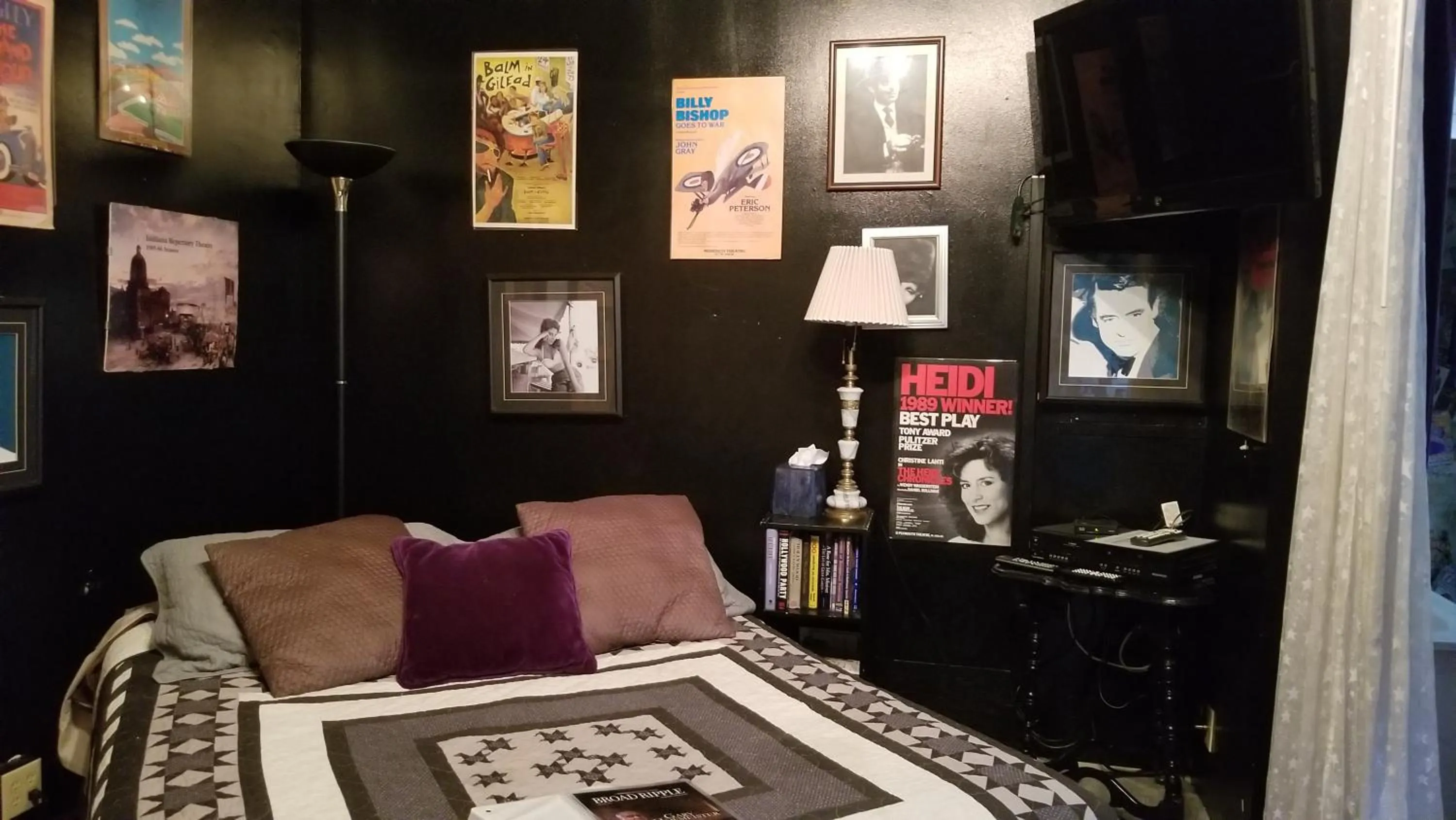 Bed in Old Northside Bed & Breakfast