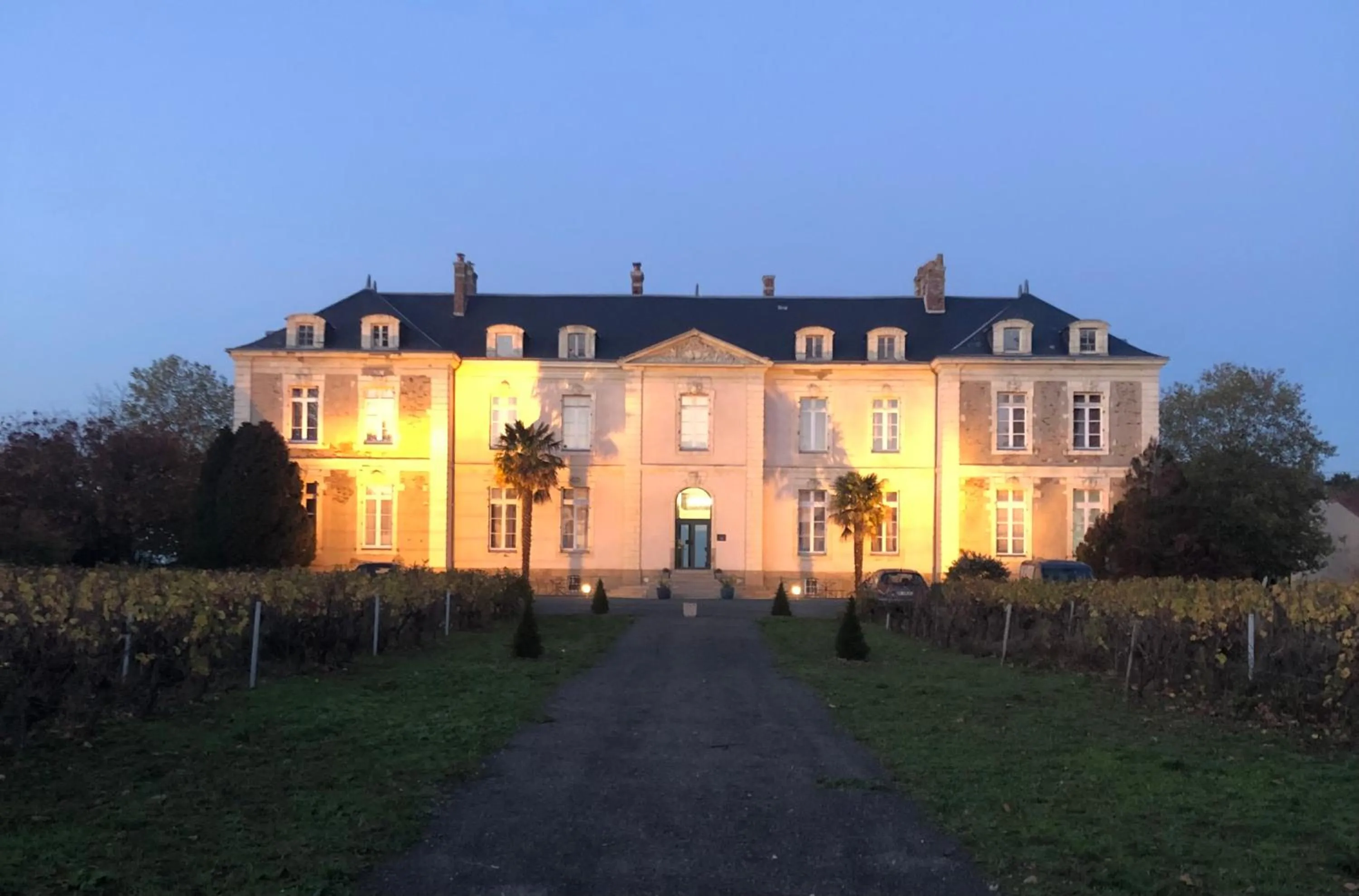 Facade/entrance in Hôtel Particulier CHÂTEAU DES MARAIS Proximité et vue sur le Lac de Grand lieu