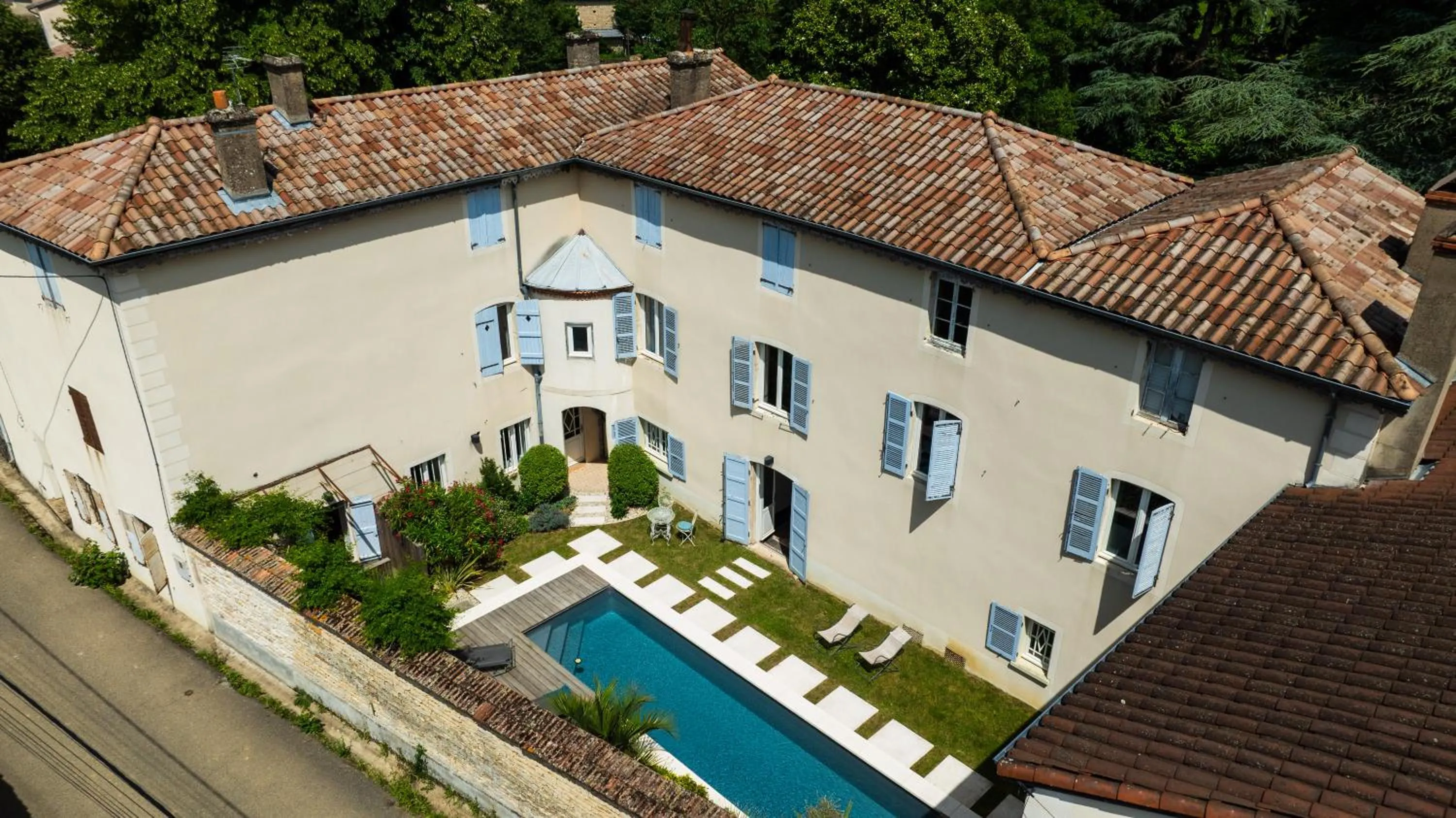 Property building in Clos Ceres