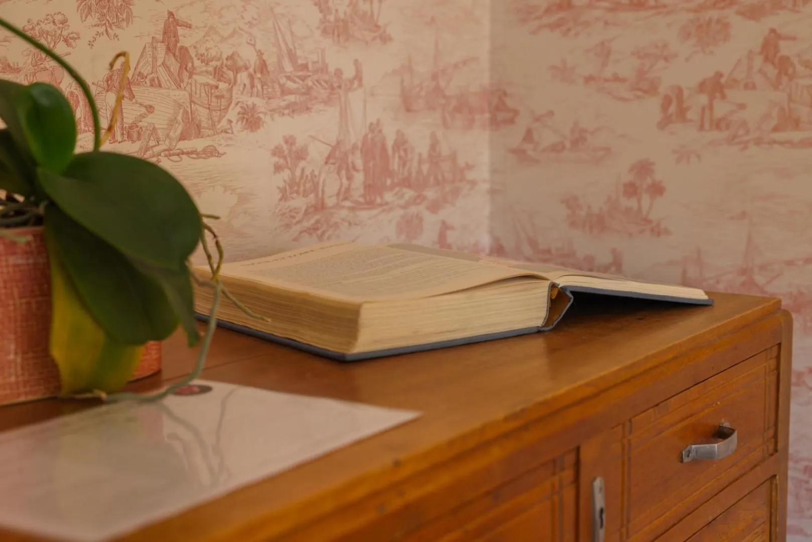 Decorative detail in Clos Ceres