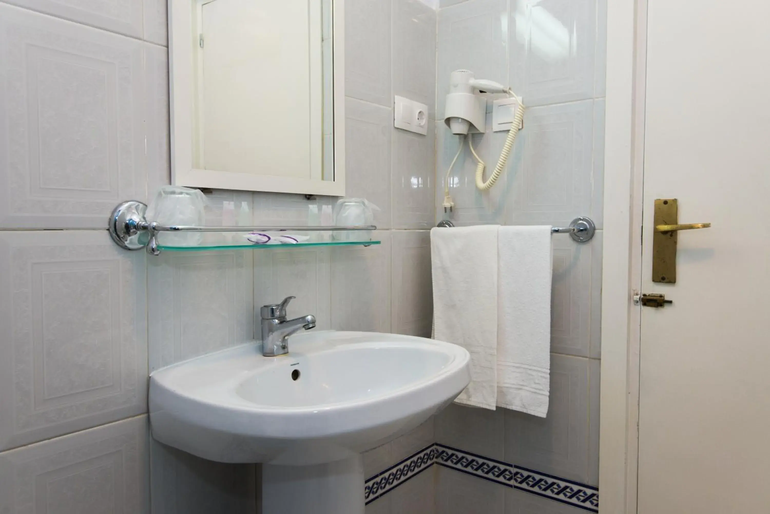 Twin Room with Extra Bed in Costa De La Luz Twin Room with Extra Bed in Costa De La Luz