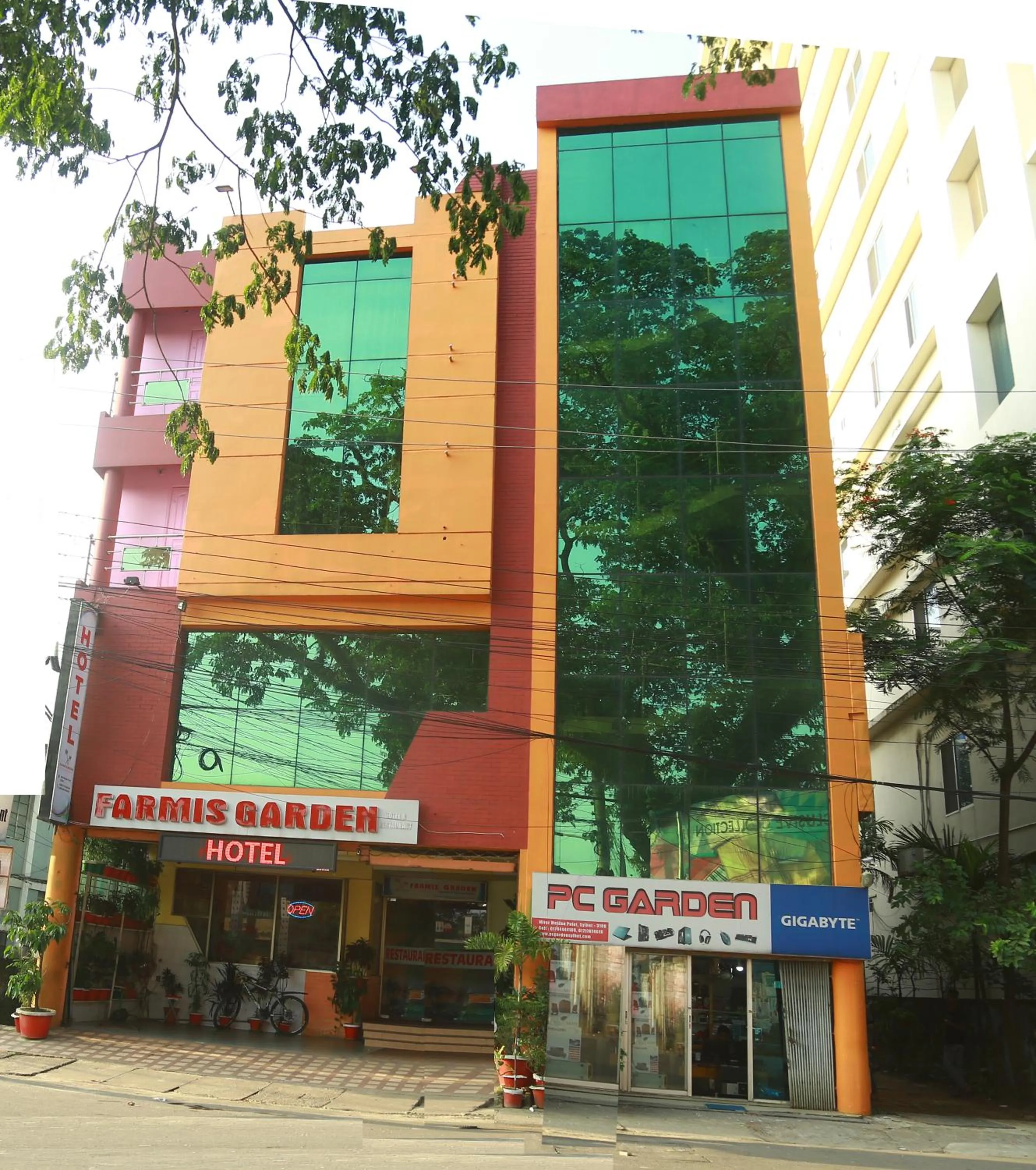 Property building in Hotel Farmis Garden