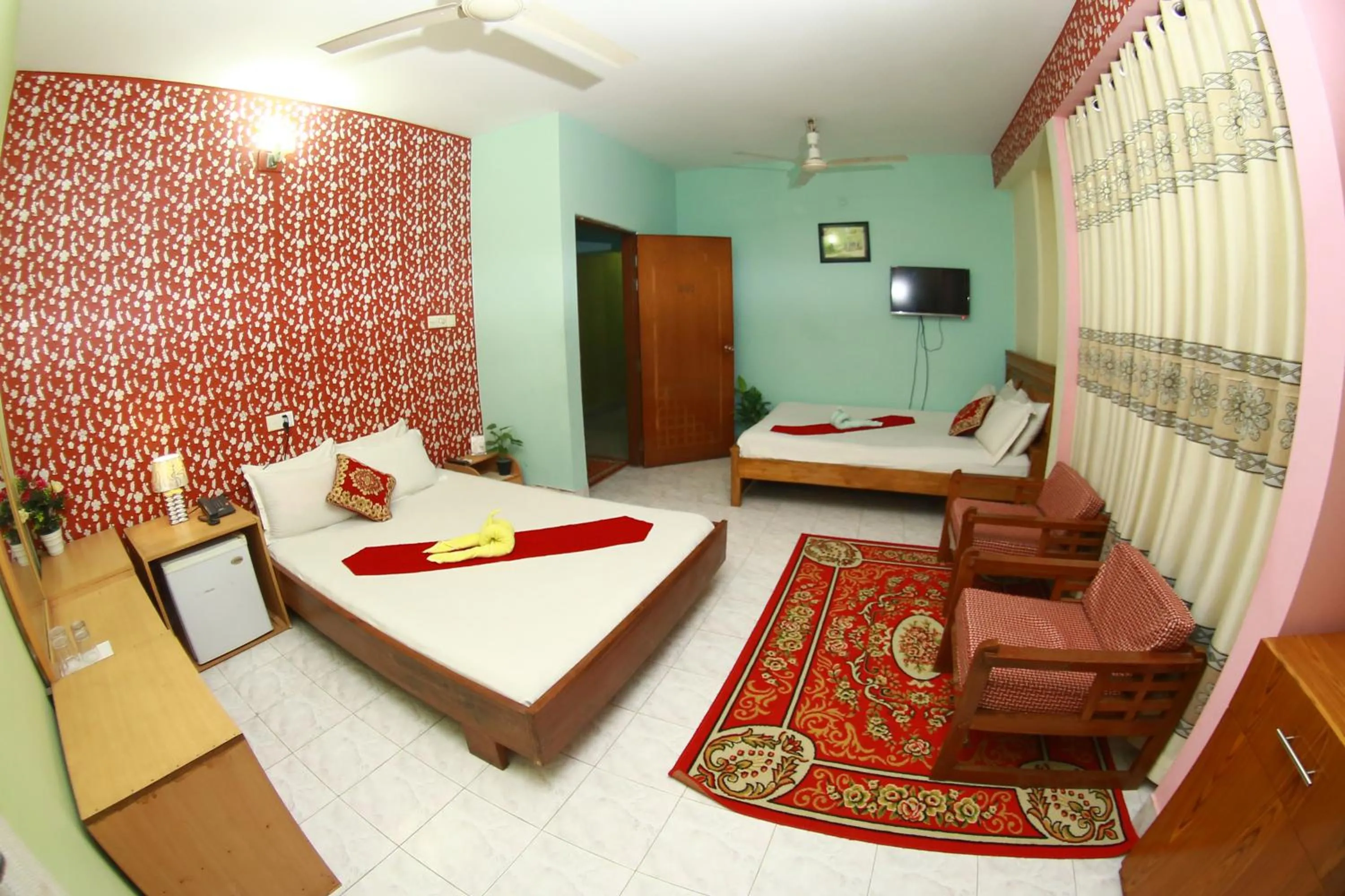 Living room, Bed in Hotel Farmis Garden