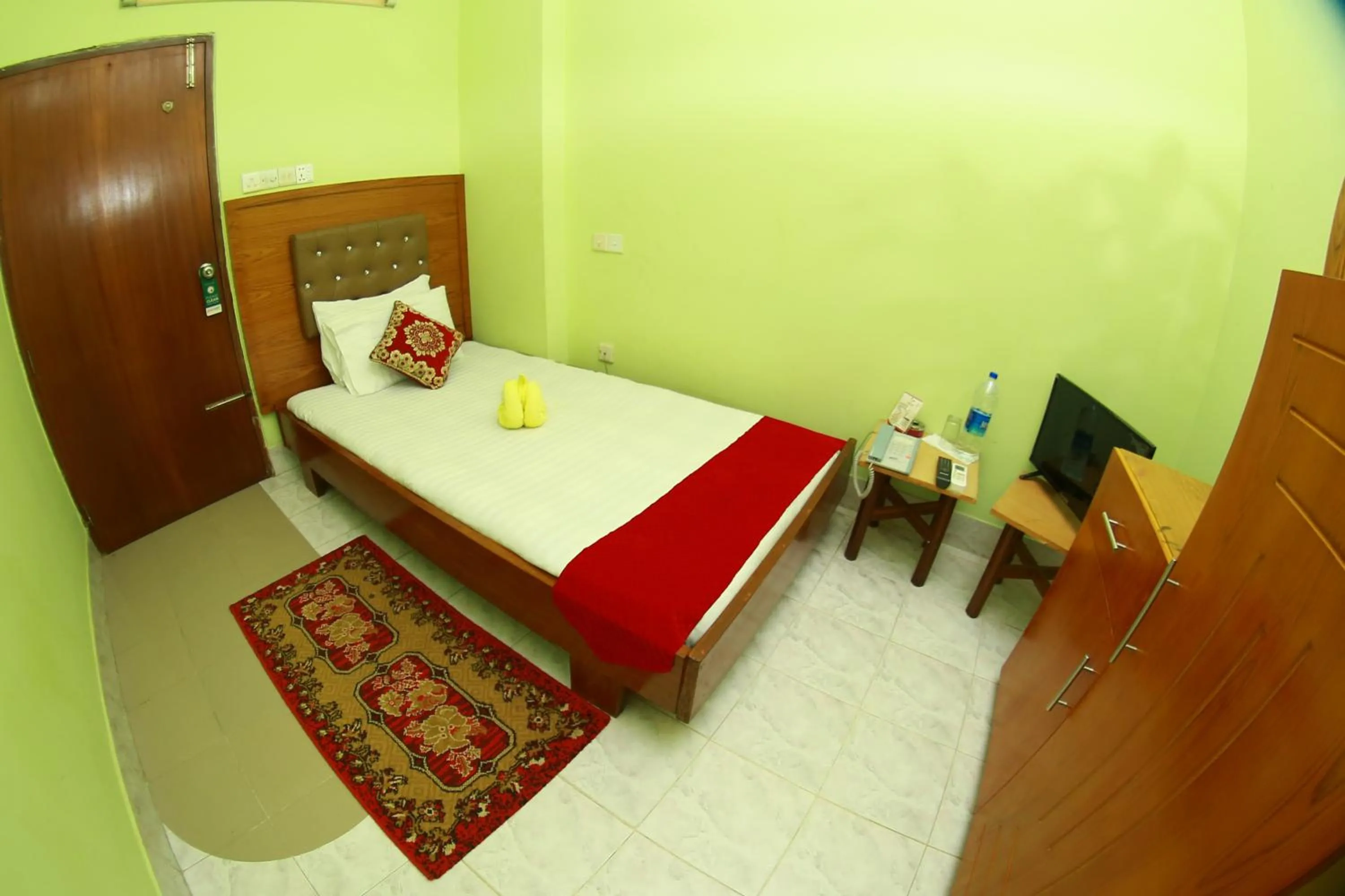 Living room, Bed in Hotel Farmis Garden