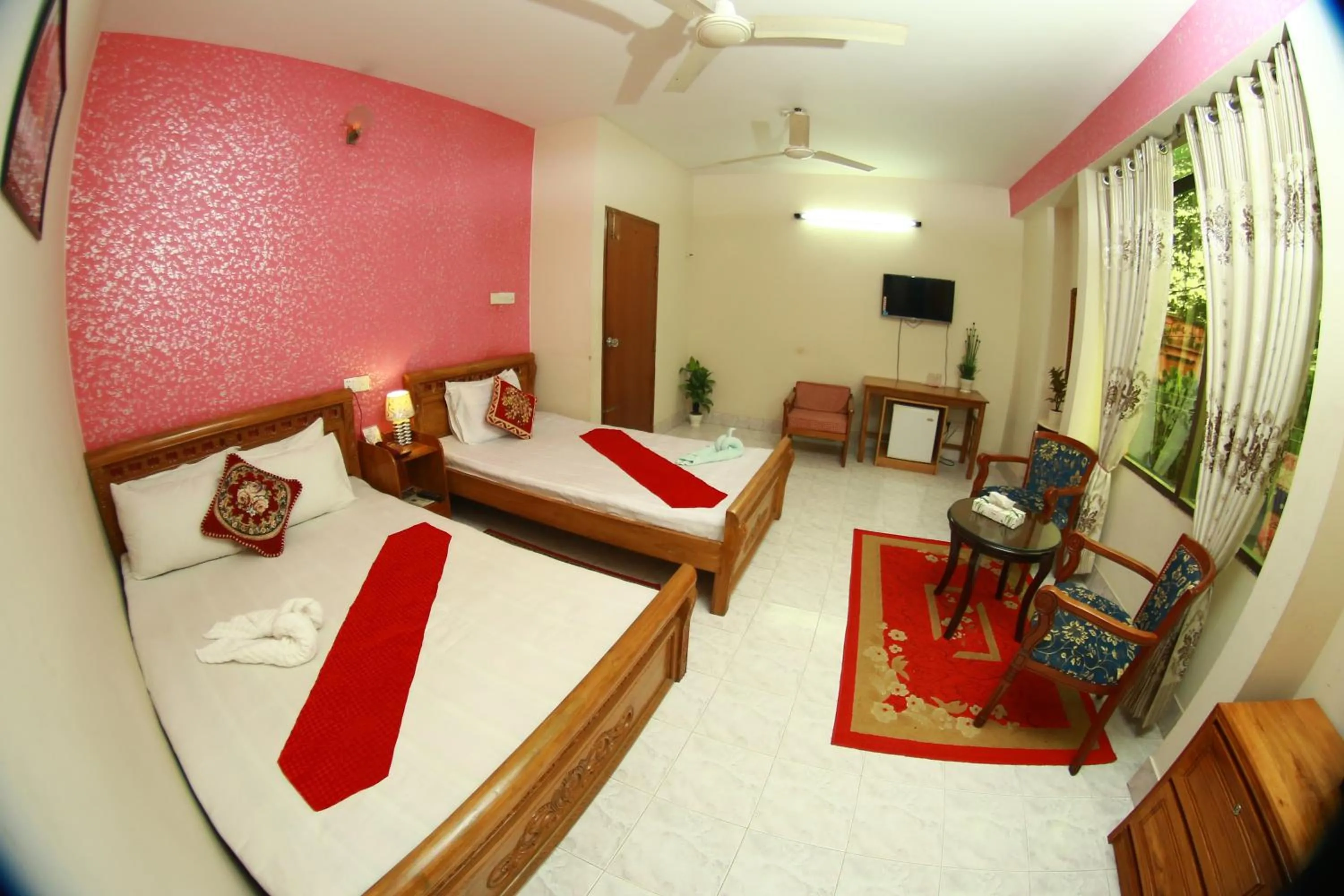 Living room, Bed in Hotel Farmis Garden