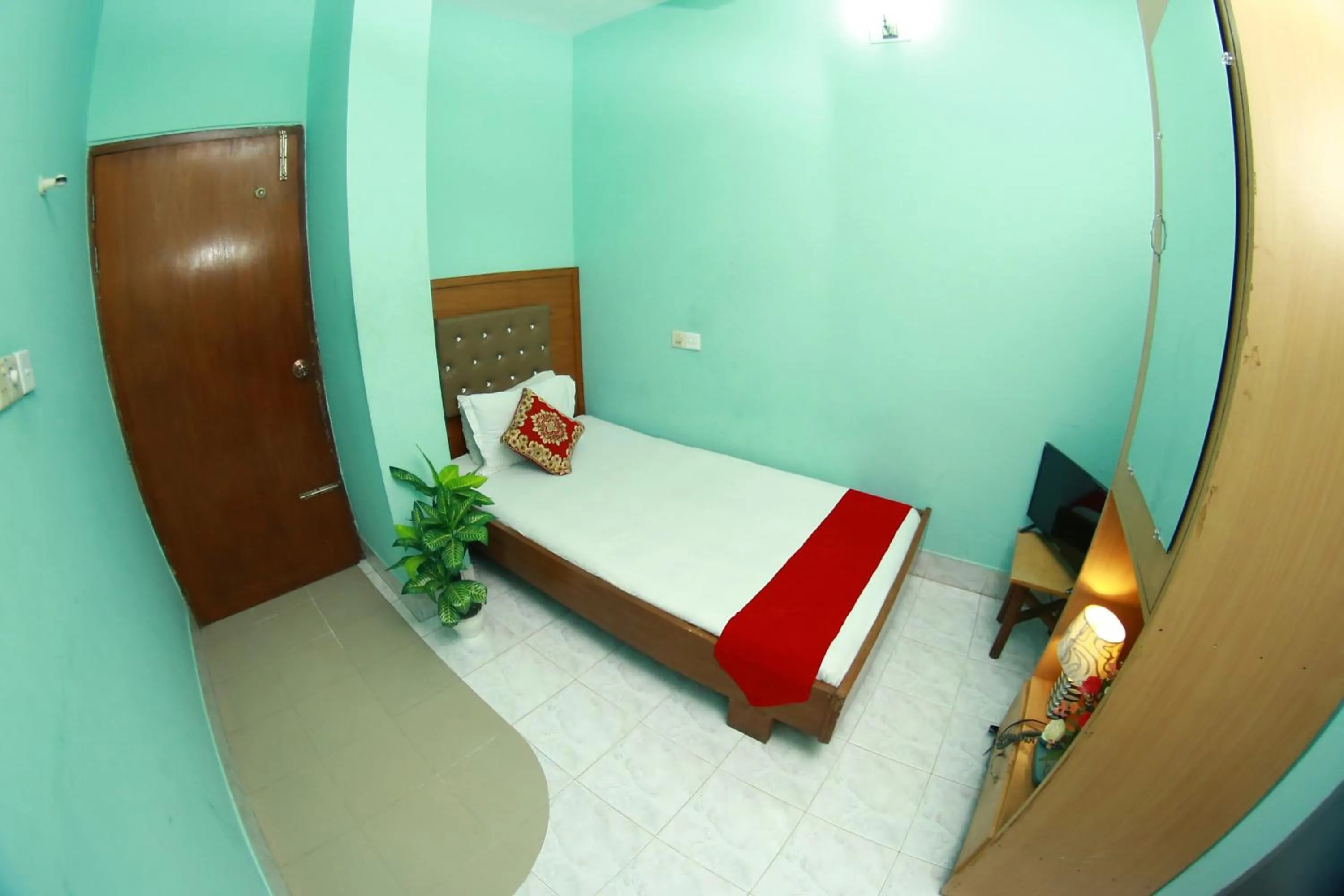 Living room, Bed in Hotel Farmis Garden