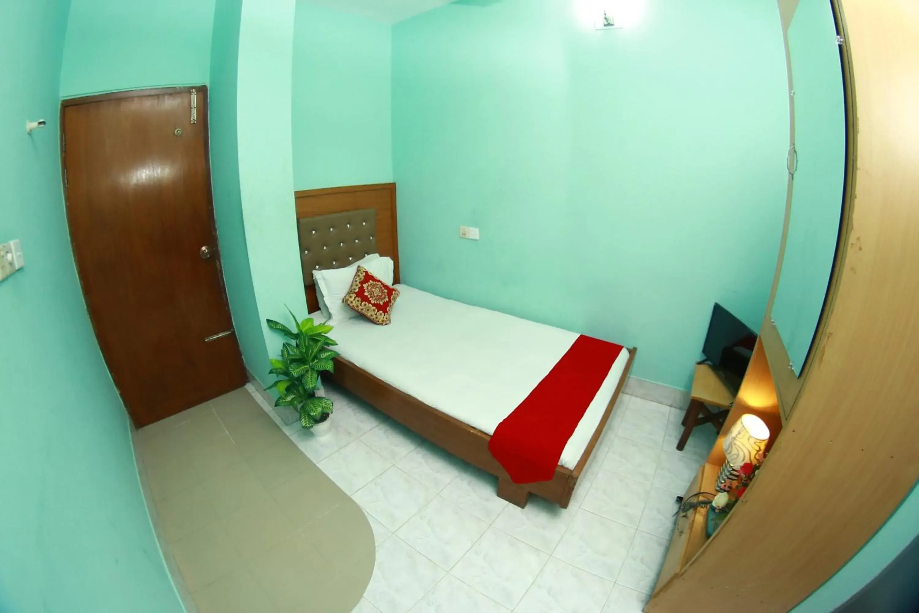 Budget Single Room - single occupancy in Hotel Farmis Garden Budget Single Room - single occupancy in Hotel Farmis Garden