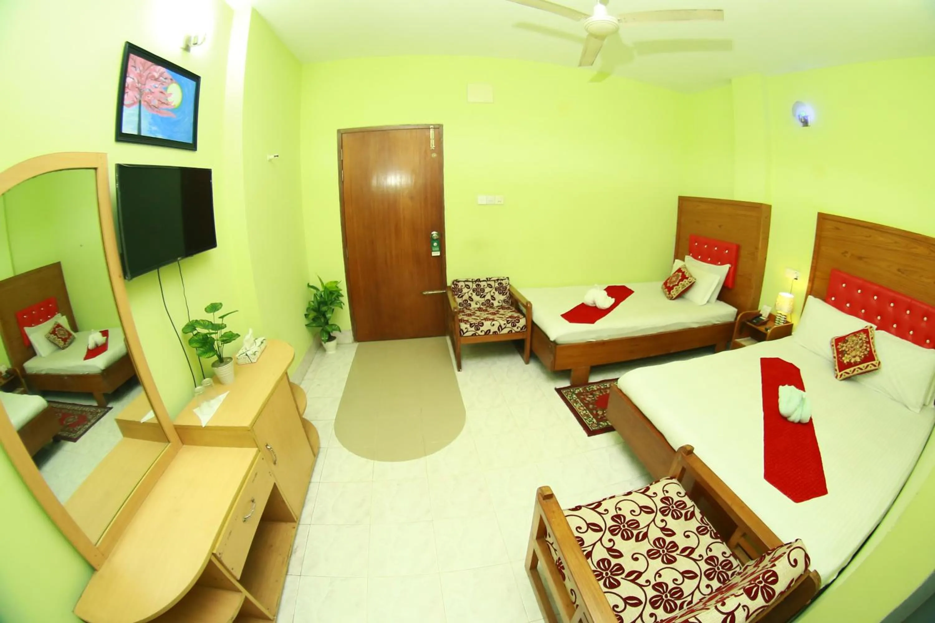 Communal lounge/ TV room, Bed in Hotel Farmis Garden