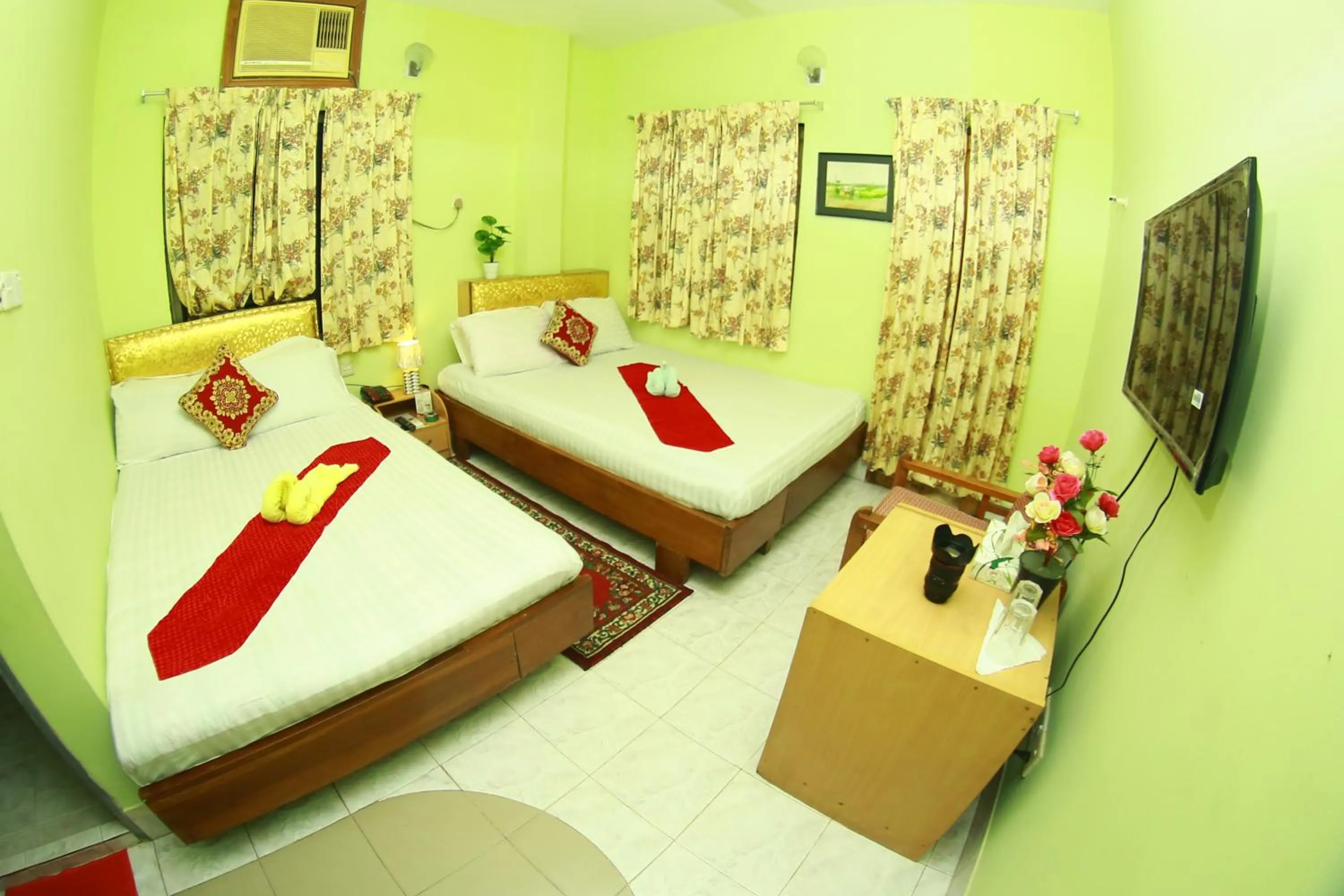 Bed in Hotel Farmis Garden