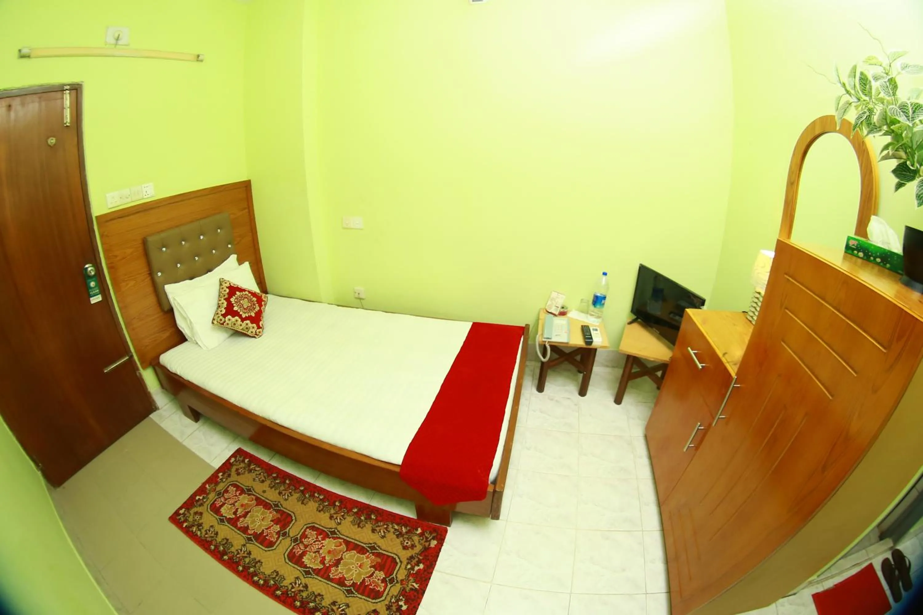 Bed in Hotel Farmis Garden