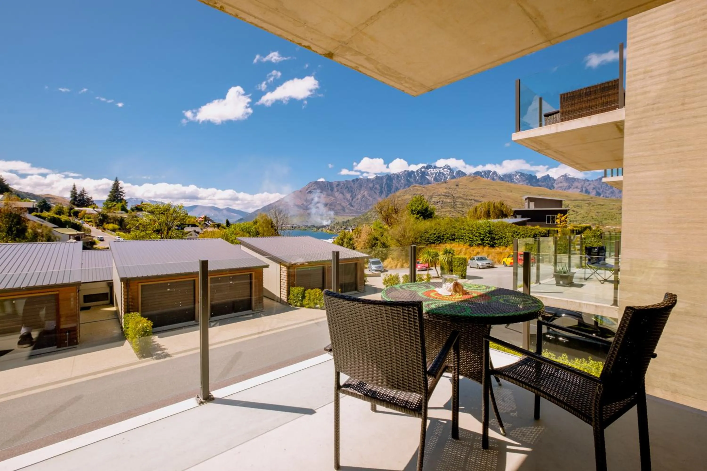Brookside Gem - Modern 2 Bedroom Apartment