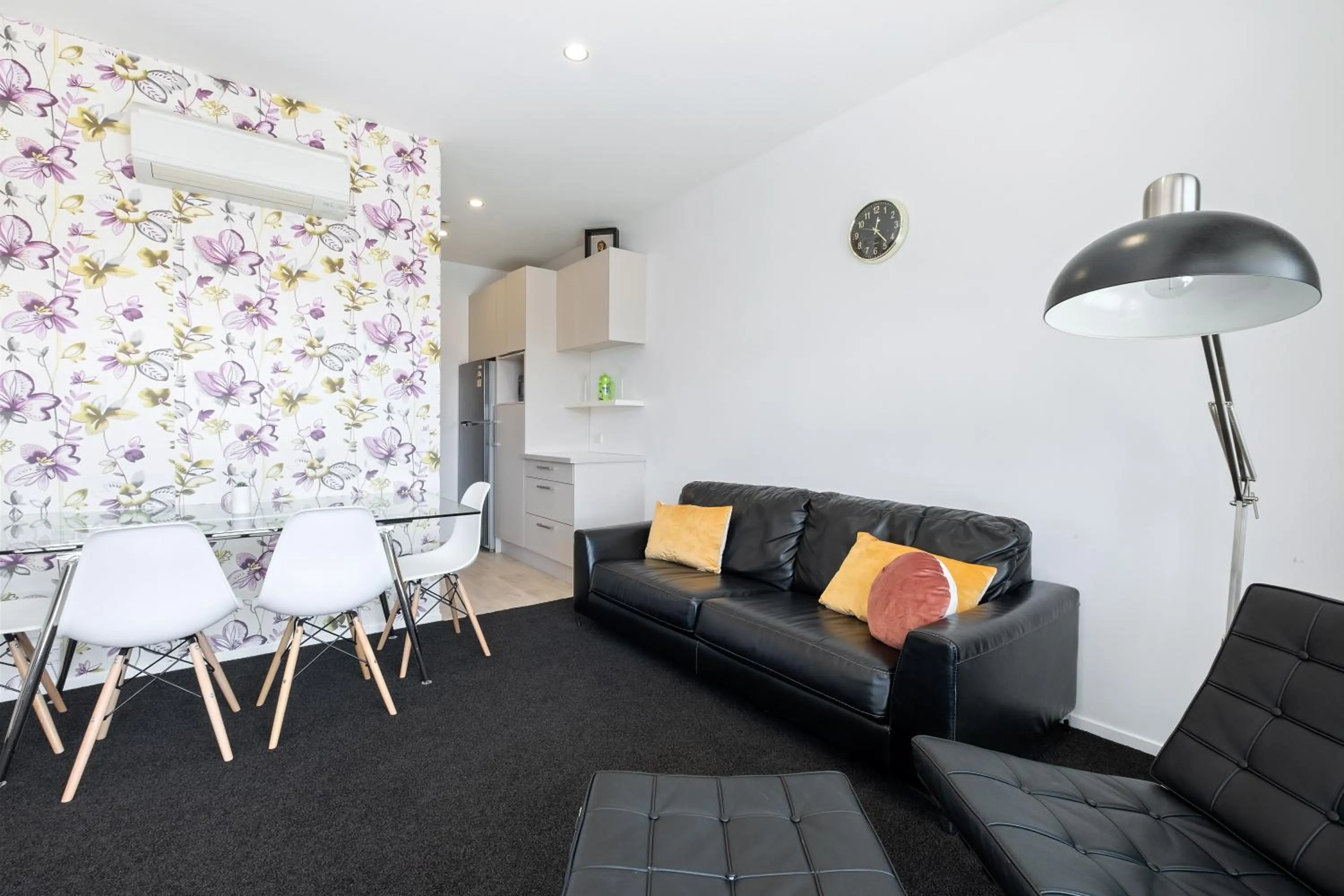 Brookside Gem - Modern 2 Bedroom Apartment