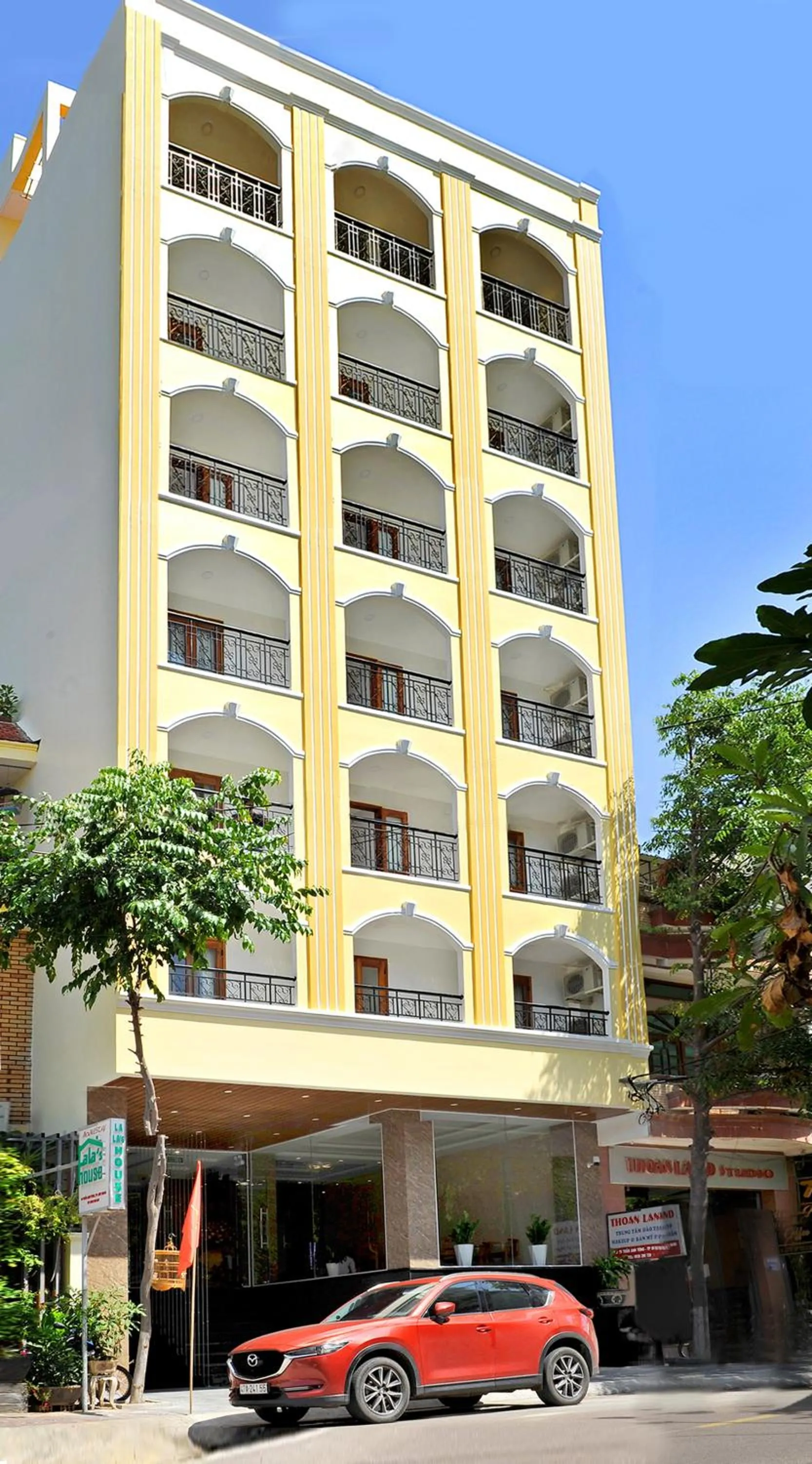 Facade/entrance in Khách sạn KIM NGÂN