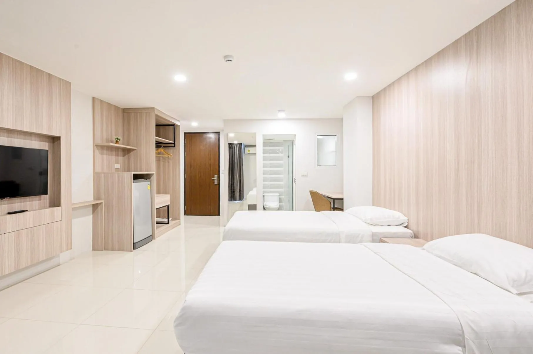 Bed in BEAR’S DEN HOTEL PATTAYA