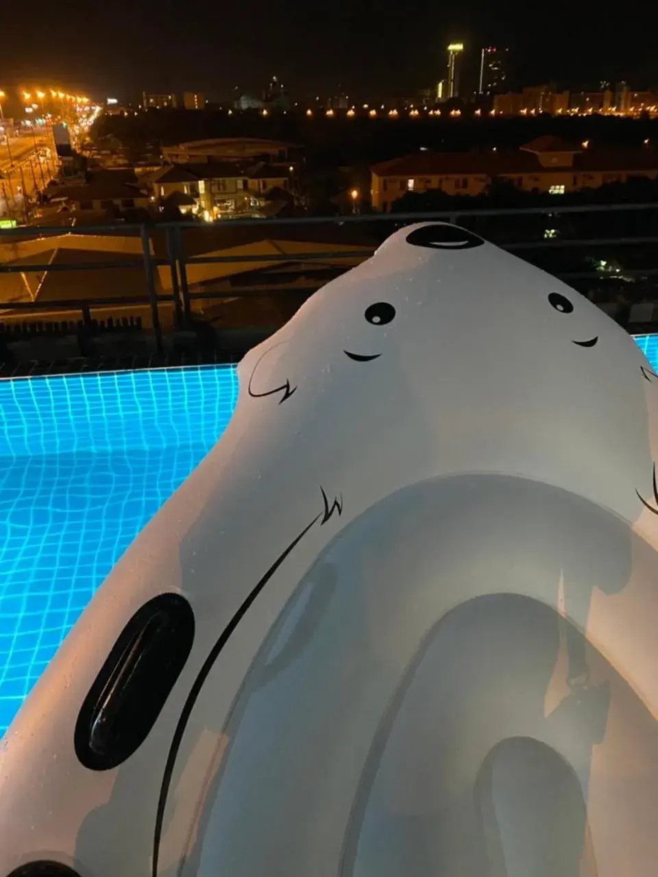 Pool view in BEAR’S DEN HOTEL PATTAYA Pool view in BEAR’S DEN HOTEL PATTAYA