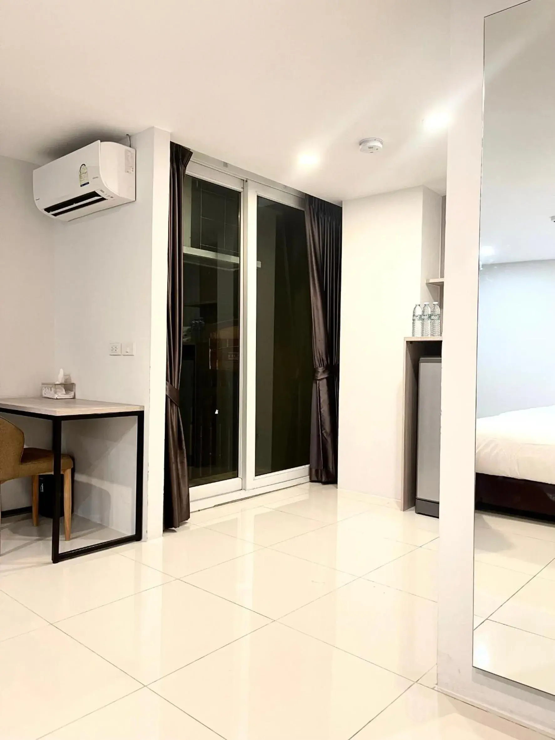 Comfort Triple Room in BEAR’S DEN HOTEL PATTAYA Comfort Triple Room in BEAR’S DEN HOTEL PATTAYA