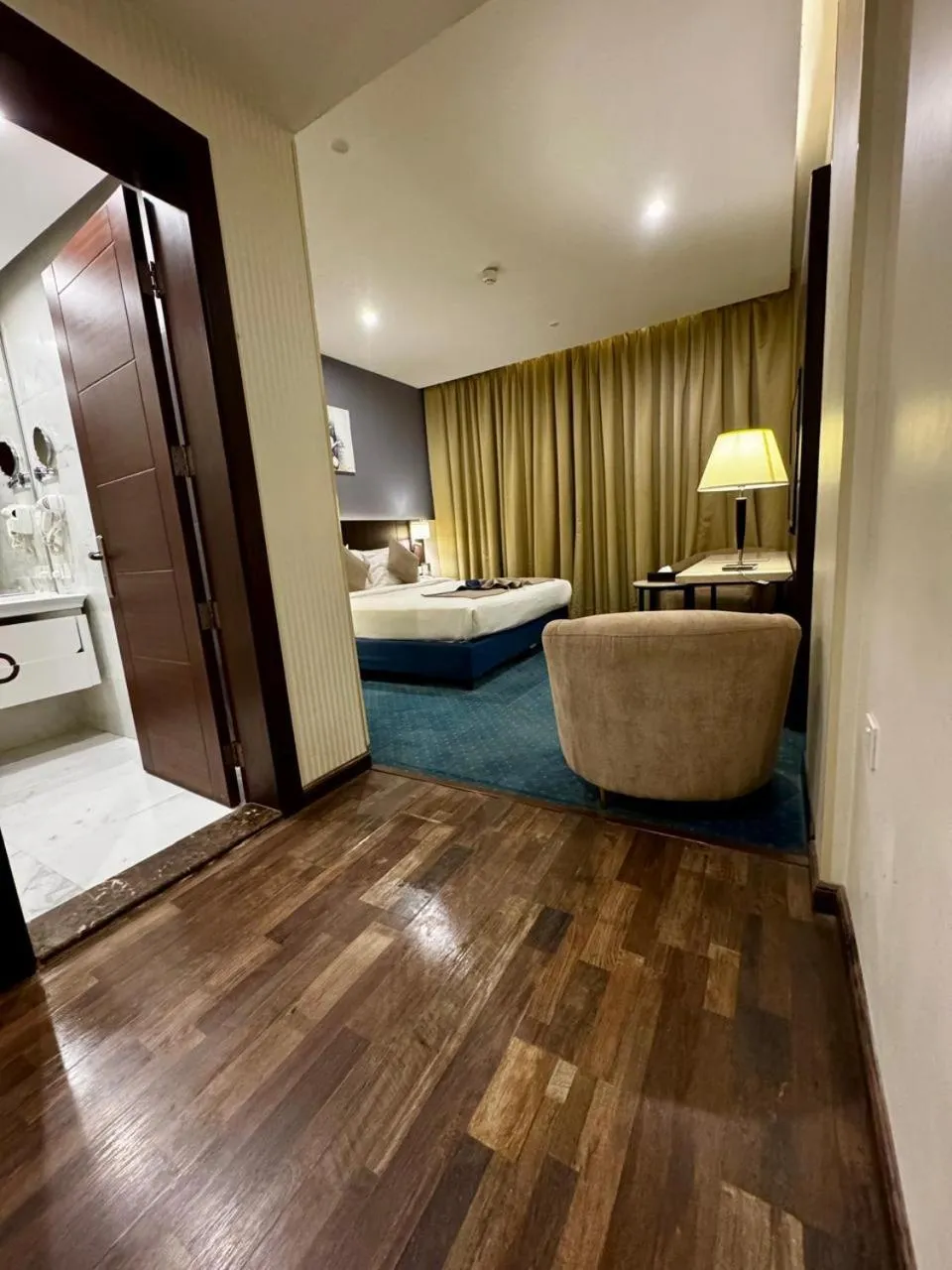 Bedroom, Bed in Coupard Hotel