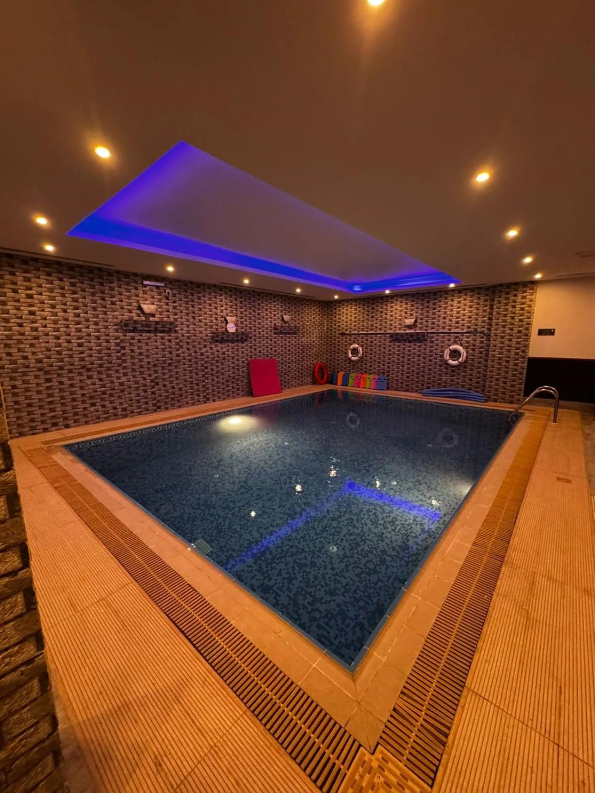 Swimming pool in Coupard Hotel