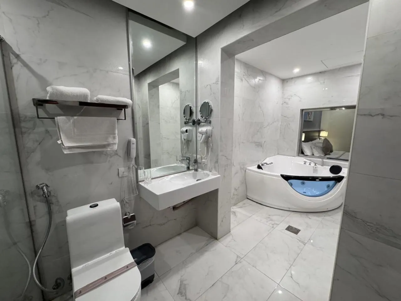 Toilet in Coupard Hotel