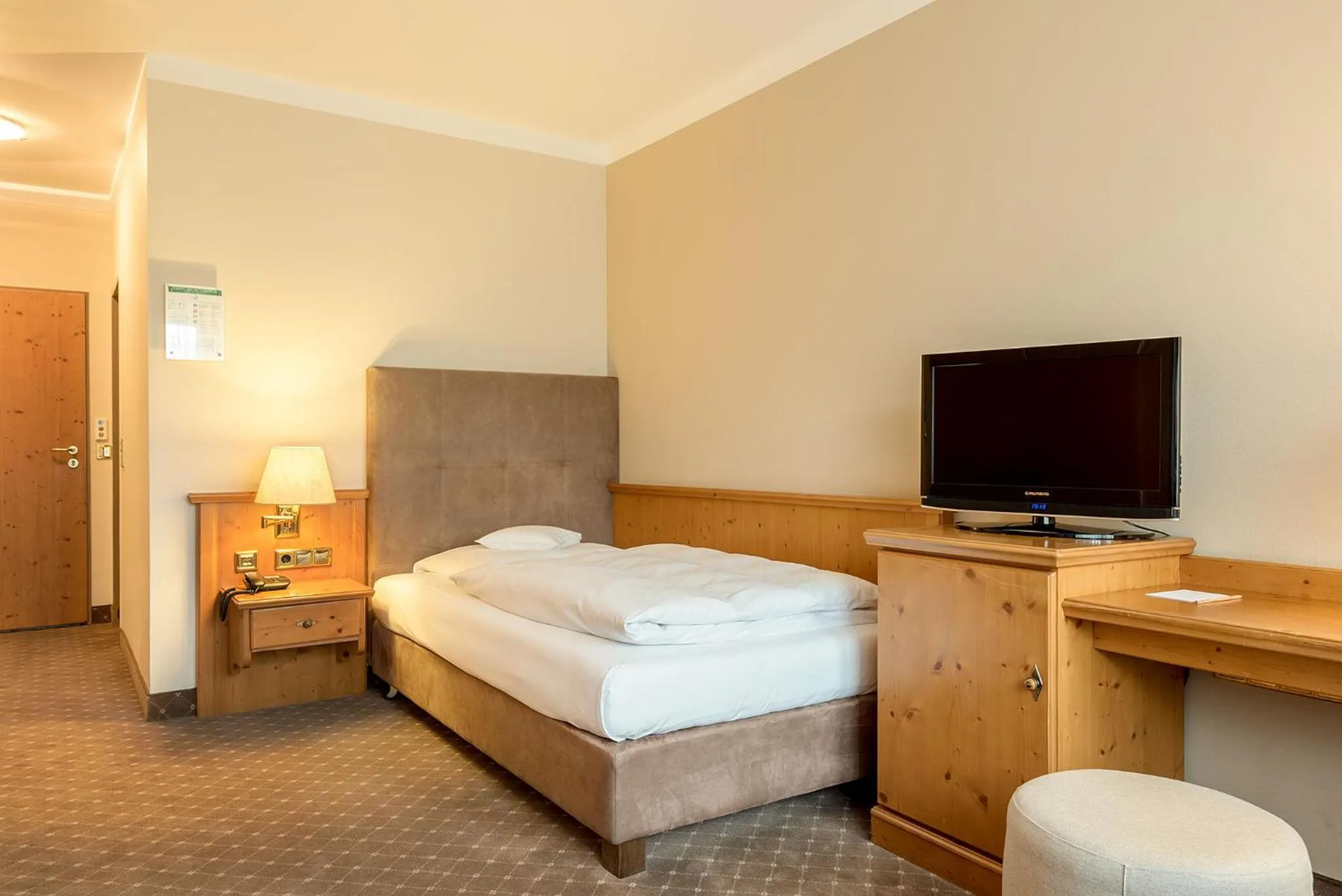 Photo of the whole room, Bed in Bauer Hotel und Restaurant