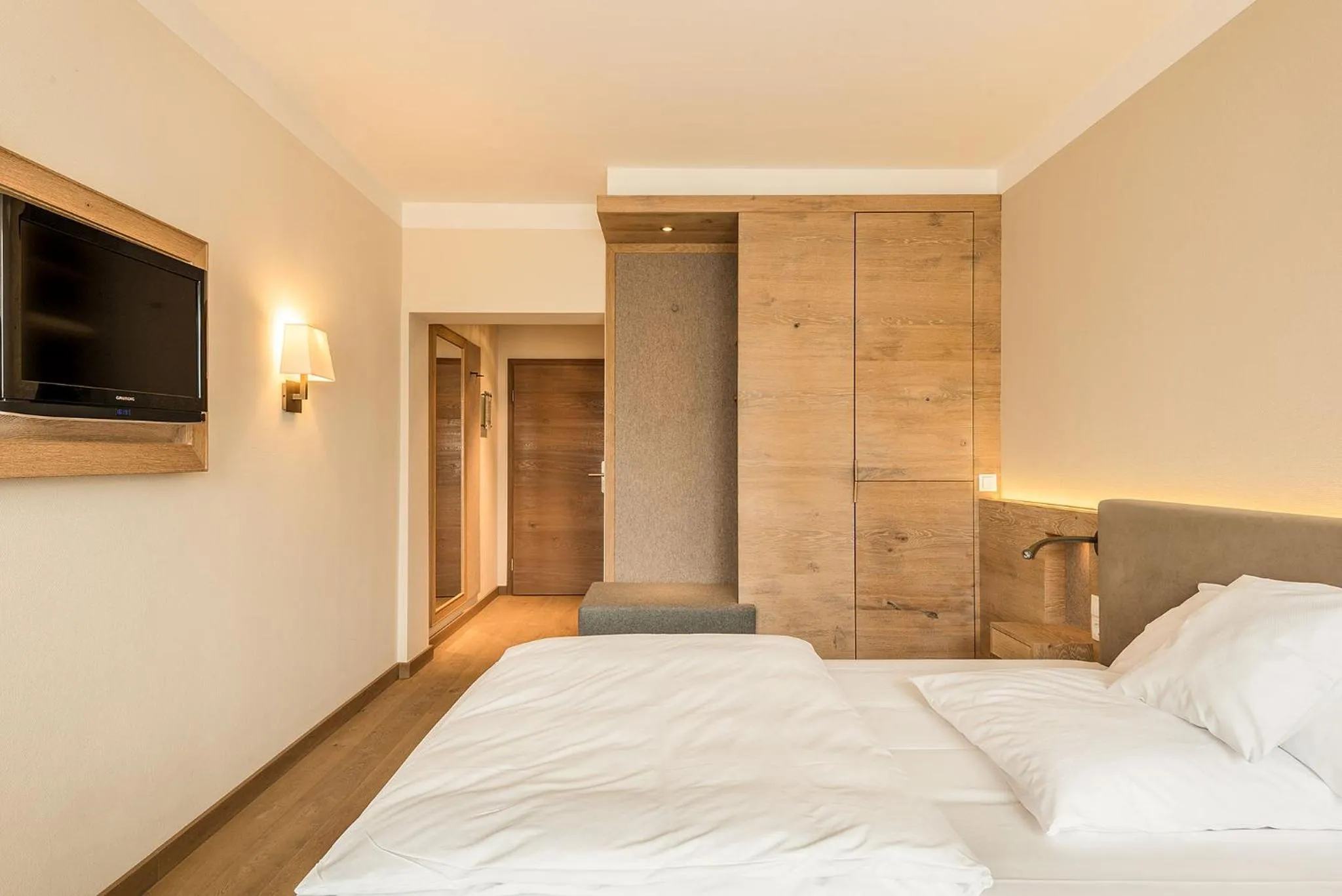 Photo of the whole room, Bed in Bauer Hotel und Restaurant