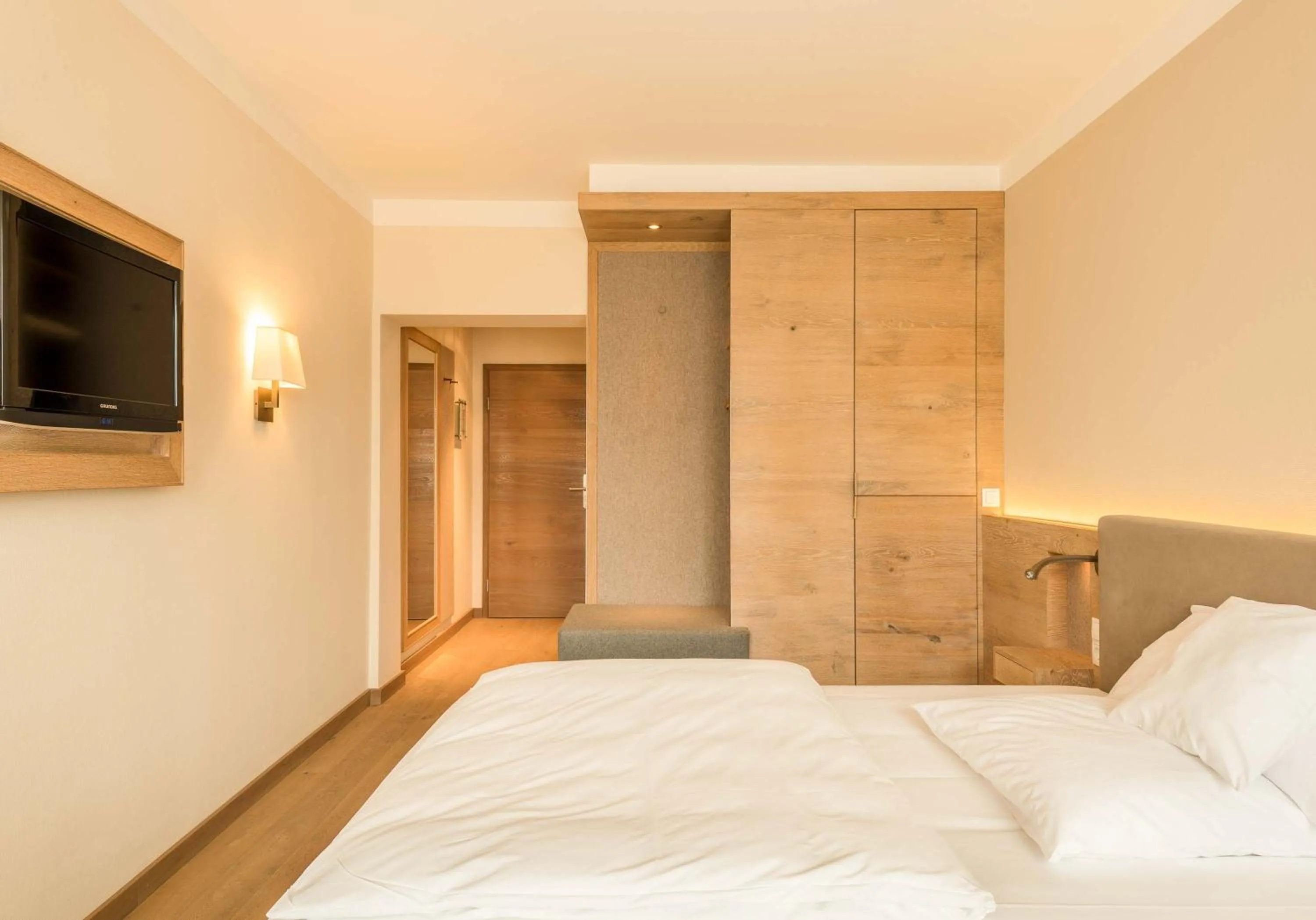 Photo of the whole room, Bed in Bauer Hotel und Restaurant