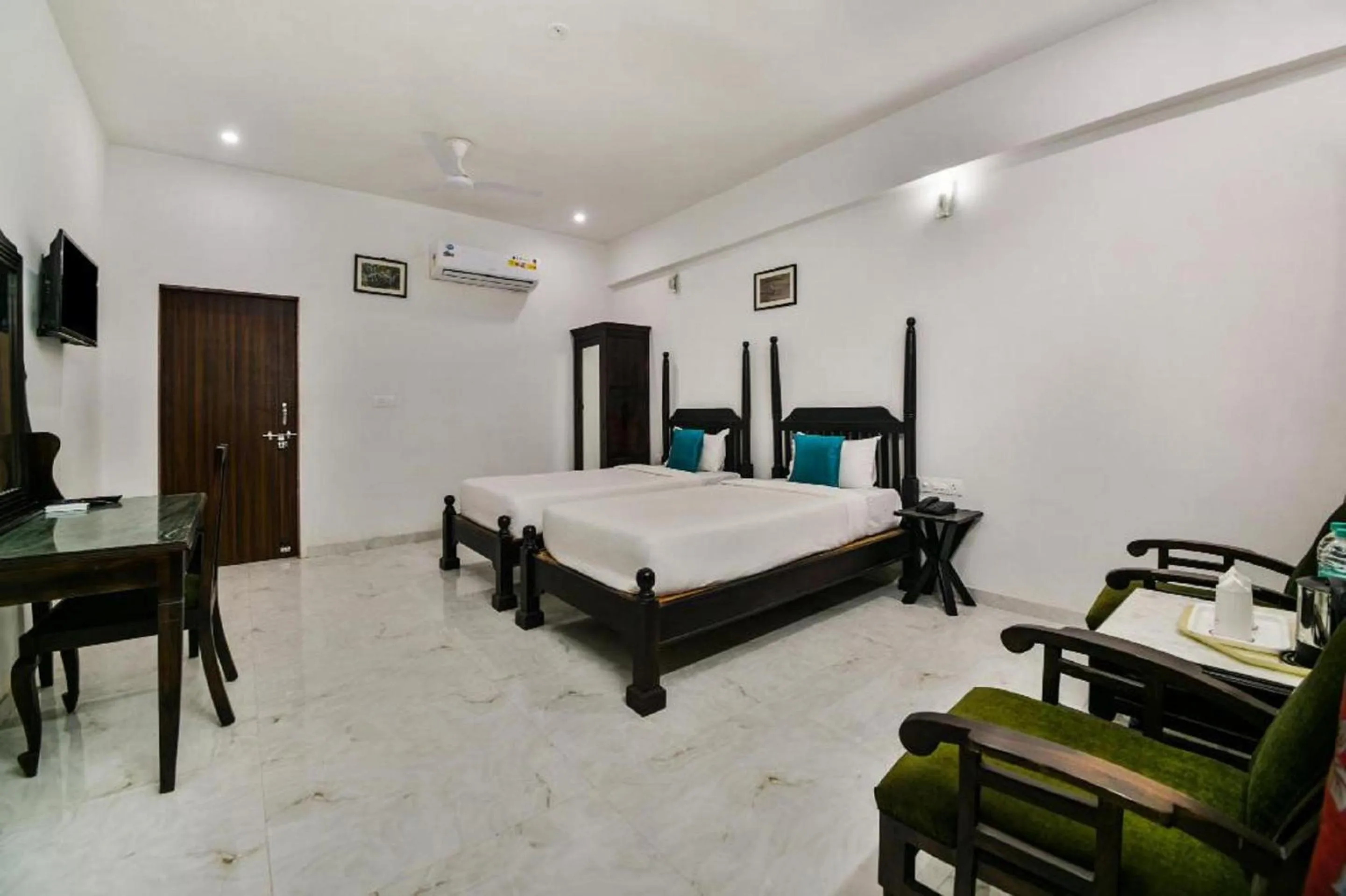 Living room, Bed in The Sky Imperial Jungle Camp Resort