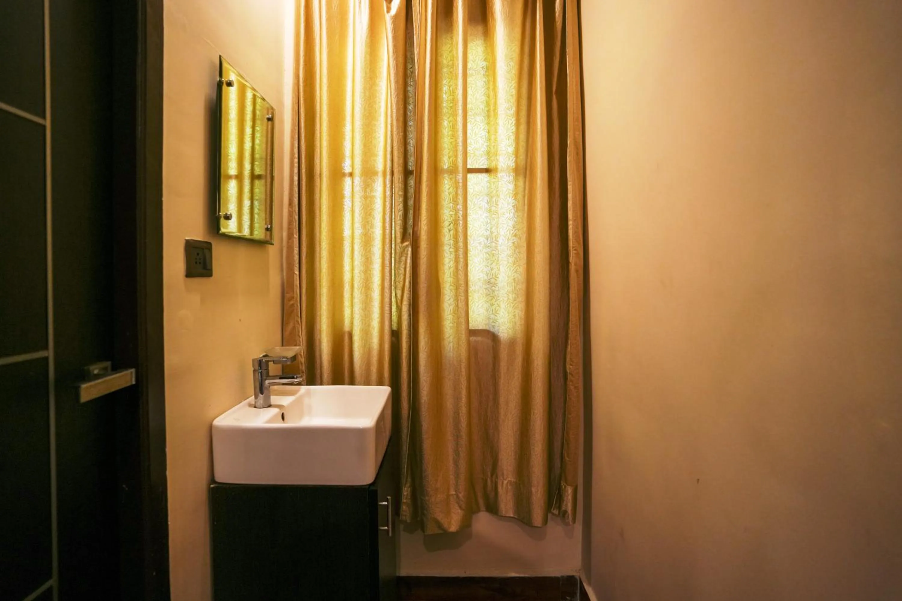 dishwasher in La Courtyard