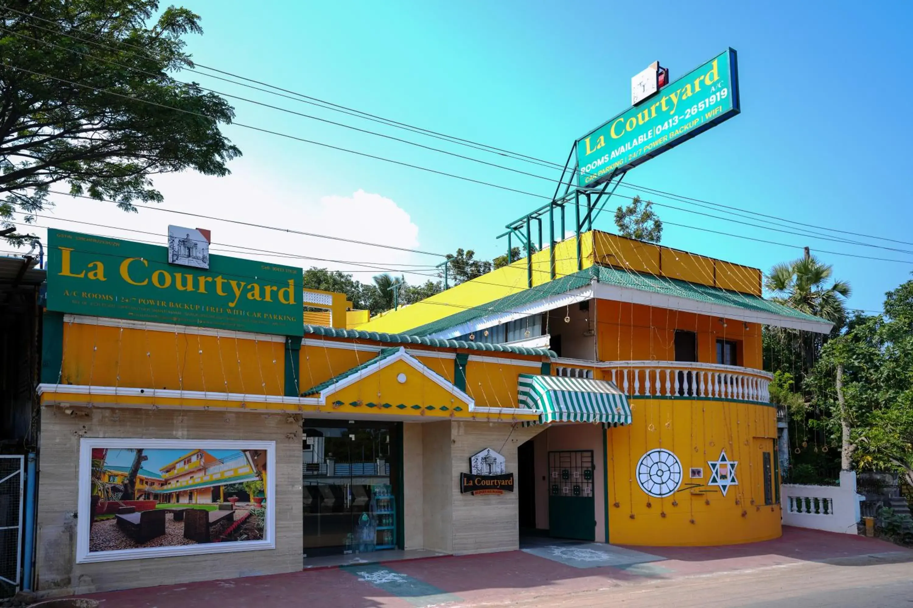 Property building in La Courtyard Property building in La Courtyard