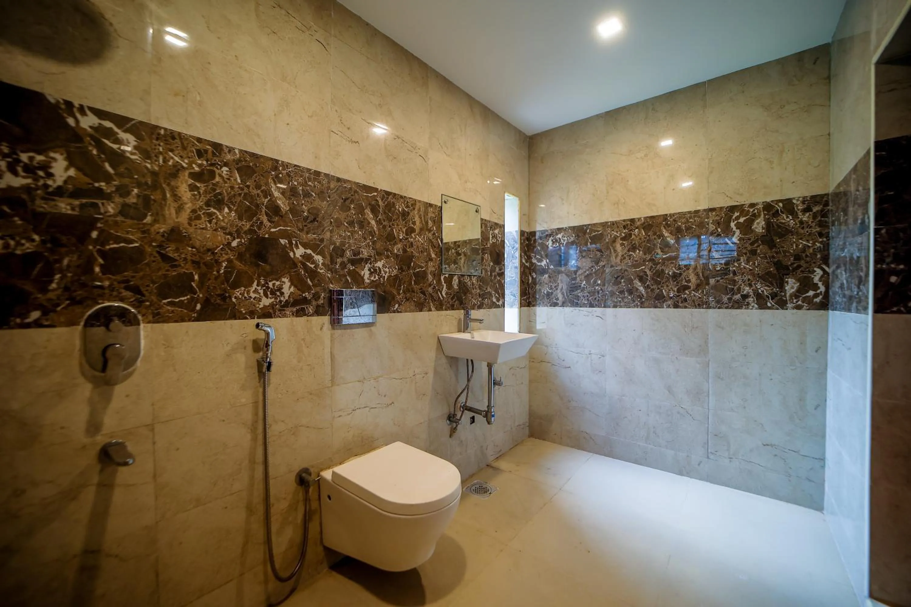 Shower in La Courtyard